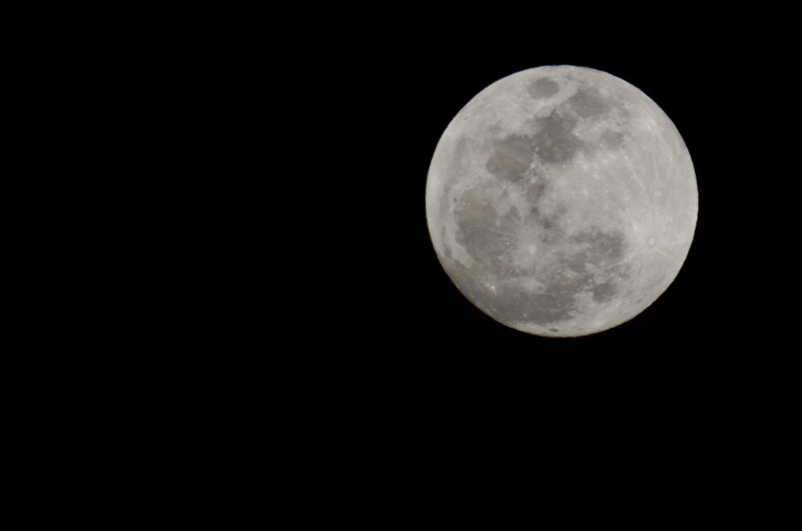 smc Pentax-DA L 50-200mm F4-5.6 ED WR sample photo. The moon over canyon country photography