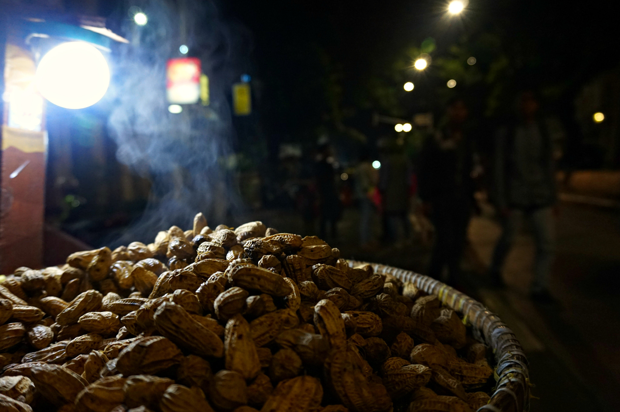 Sony E 16-50mm F3.5-5.6 PZ OSS sample photo. Peanut cart photography