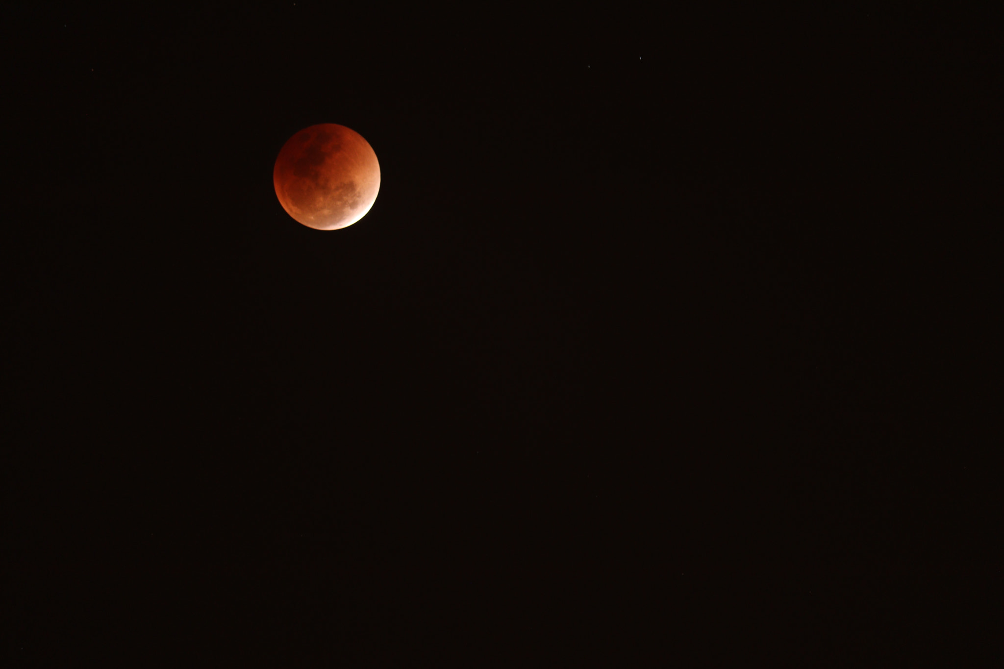 Canon EF-S 55-250mm F4-5.6 IS STM sample photo. Total lunar eclipse photography