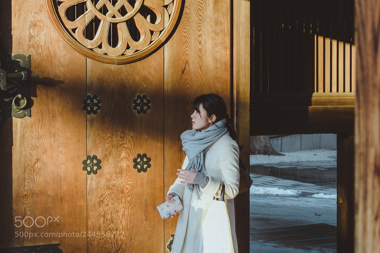 Nikon D7200 sample photo. Young woman walks through photography