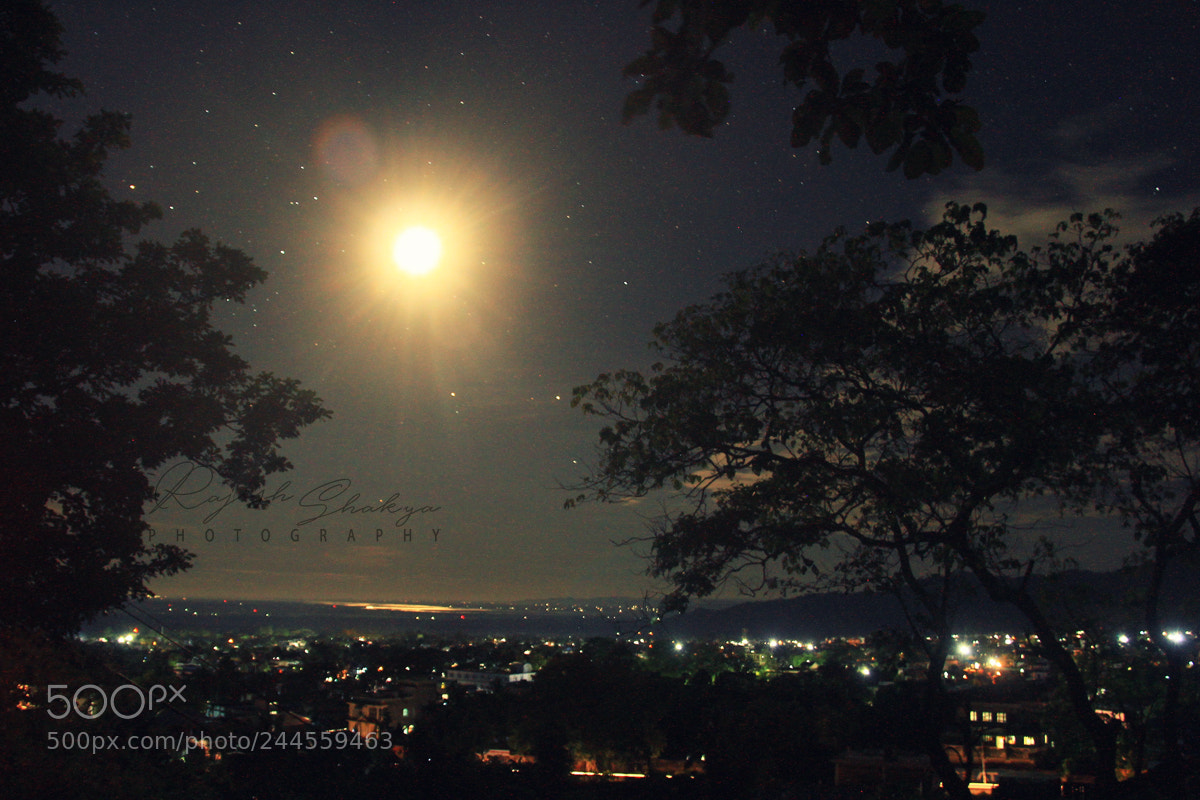 Canon EOS 550D (EOS Rebel T2i / EOS Kiss X4) sample photo. Dharan, moon night. photography