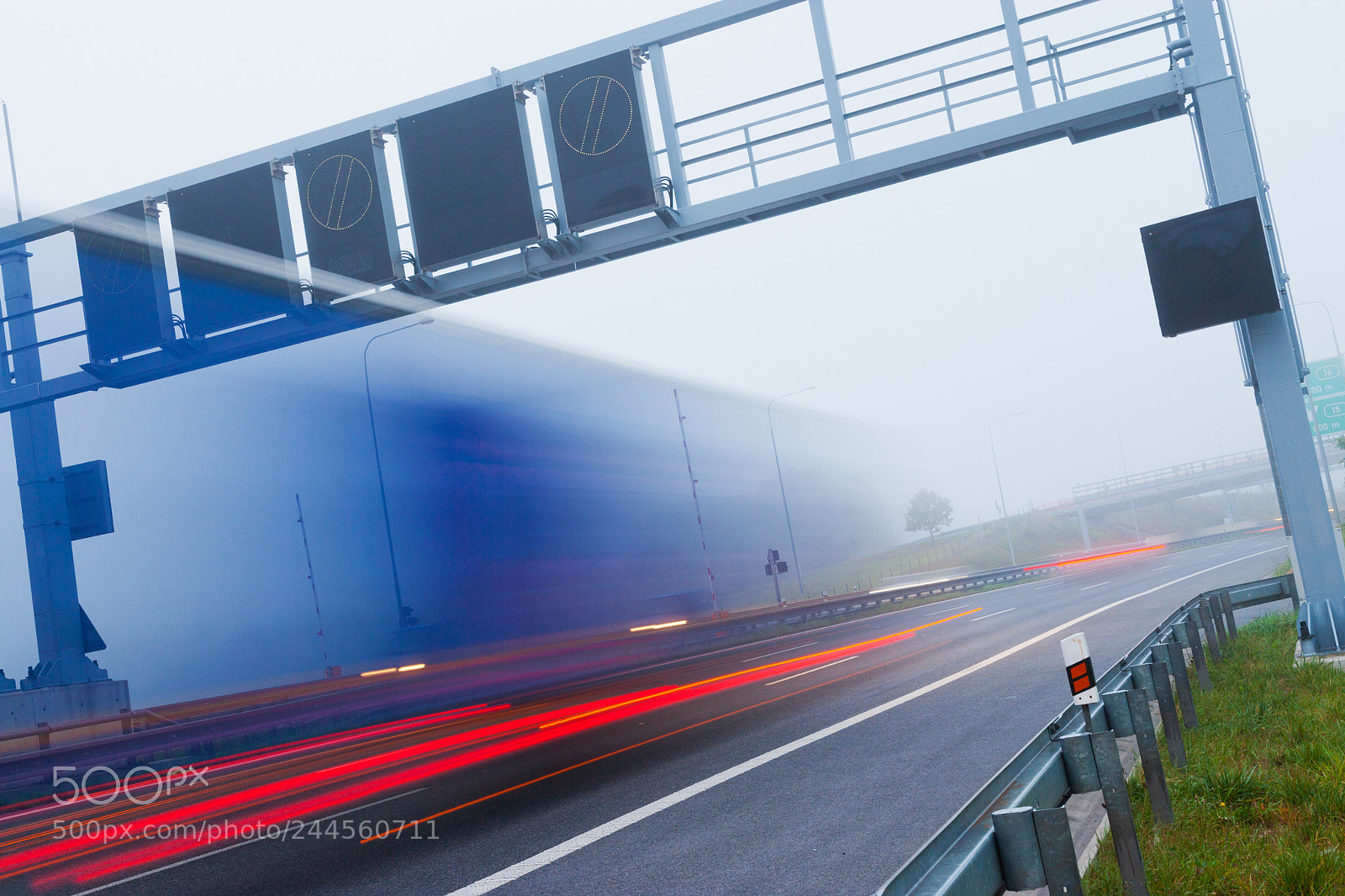 Canon EOS-1Ds Mark II sample photo. City expressway, lochkov tunnel photography