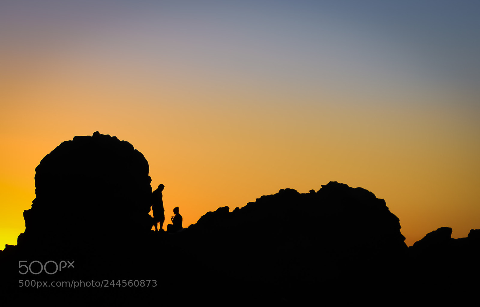 Canon EOS 600D (Rebel EOS T3i / EOS Kiss X5) sample photo. Silhouette of romantic couple photography