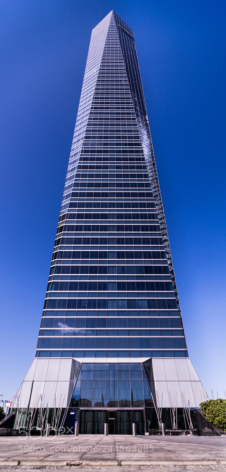 Sony SLT-A68 sample photo. Torre de cristal en photography