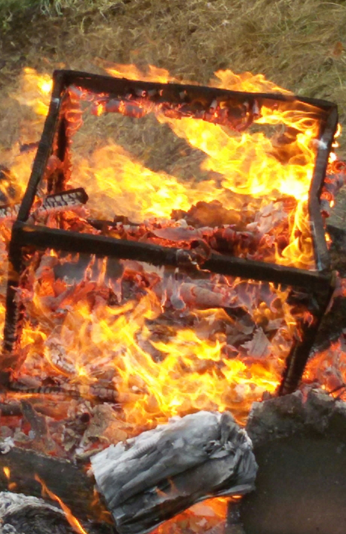 Samsung Galaxy S3 Neo sample photo. Fire in a box photography
