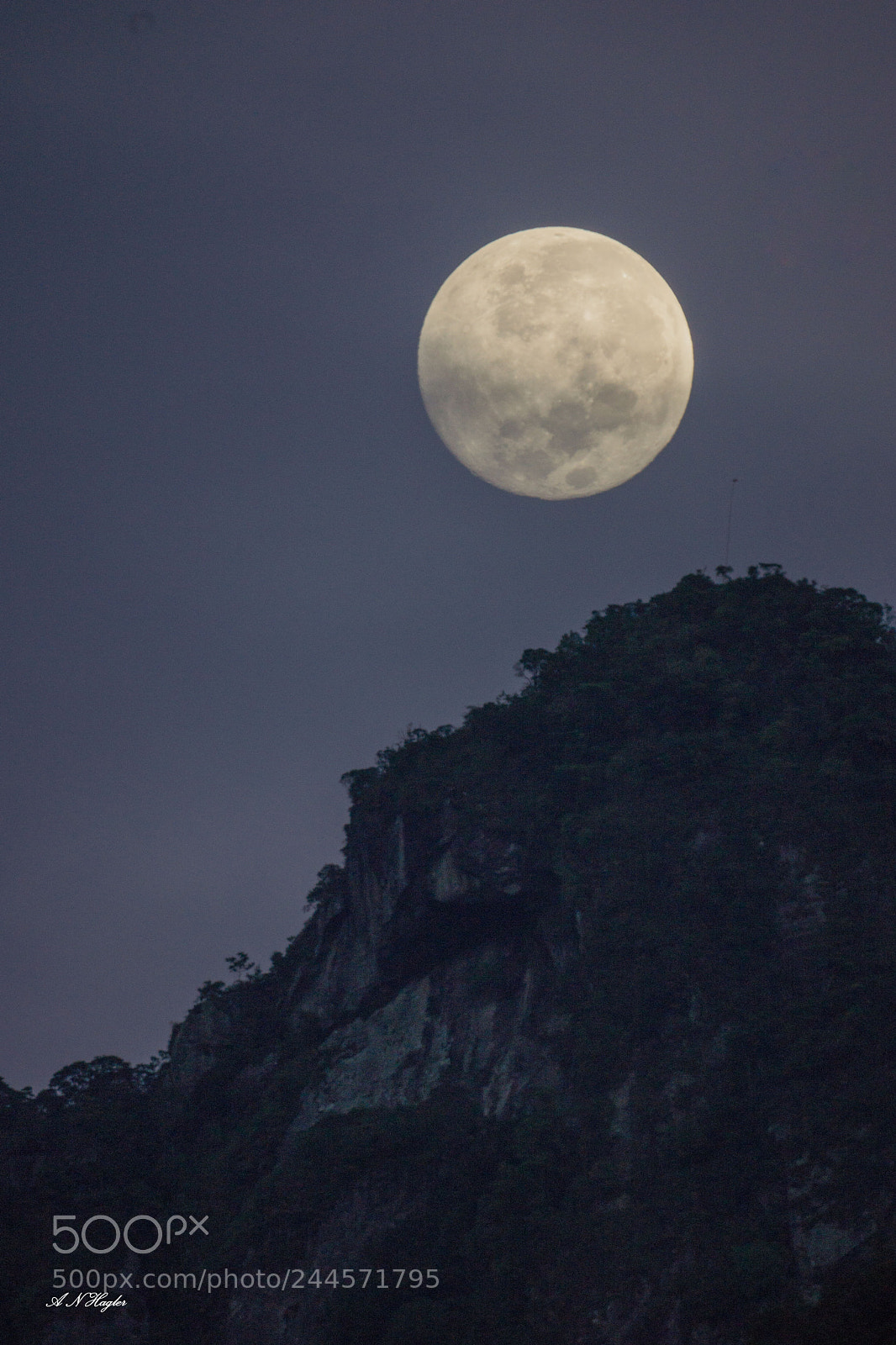 Sony SLT-A77 sample photo. Super blue moonset at photography