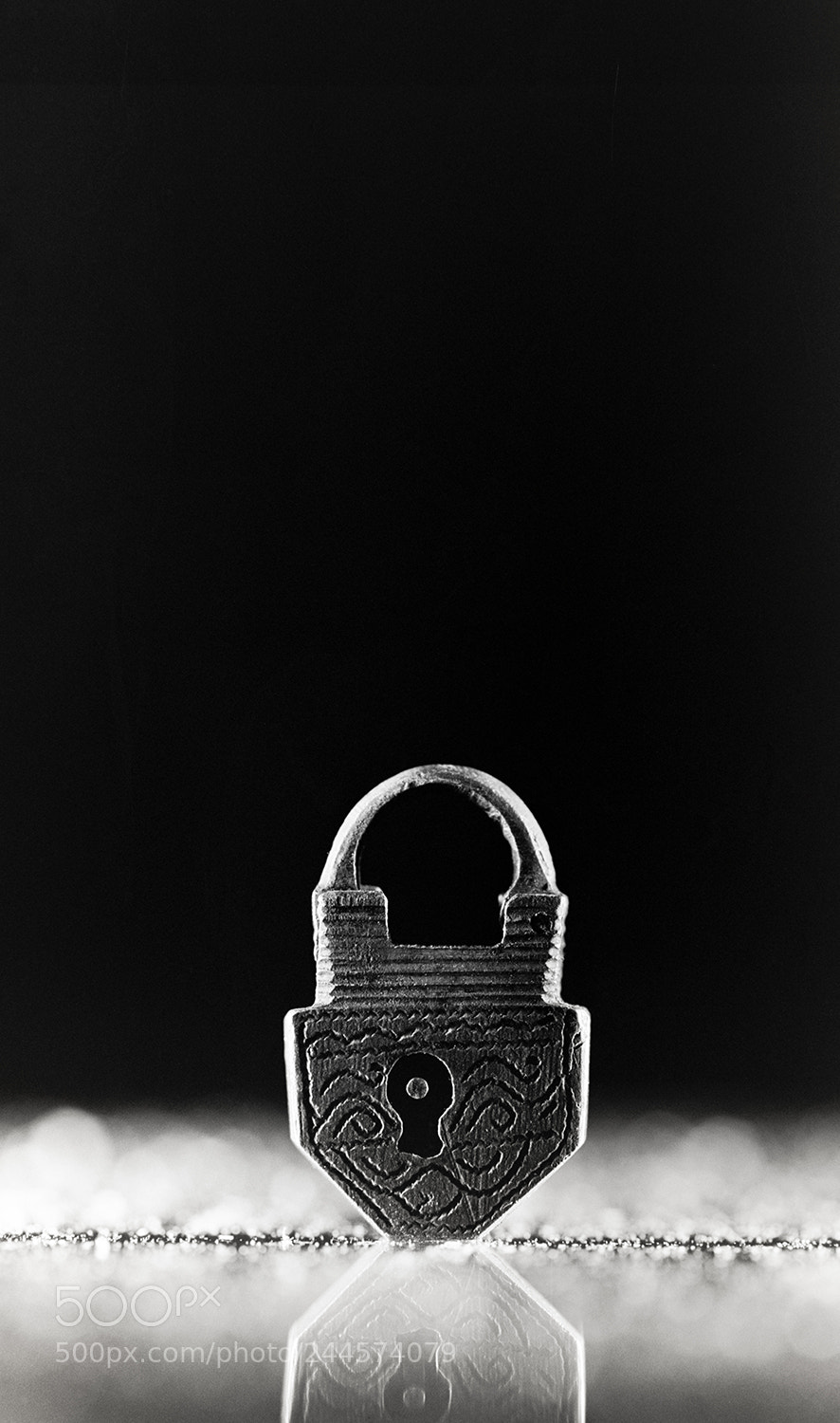Canon EOS 5DS sample photo. Retro art ancient lock photography