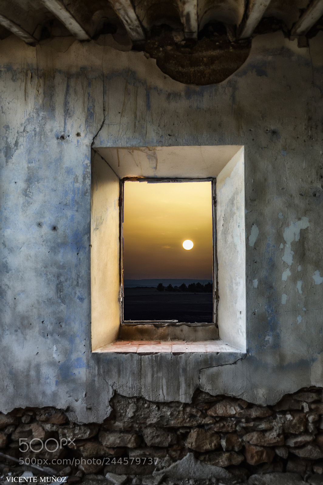 Nikon D3200 sample photo. The old "window photography