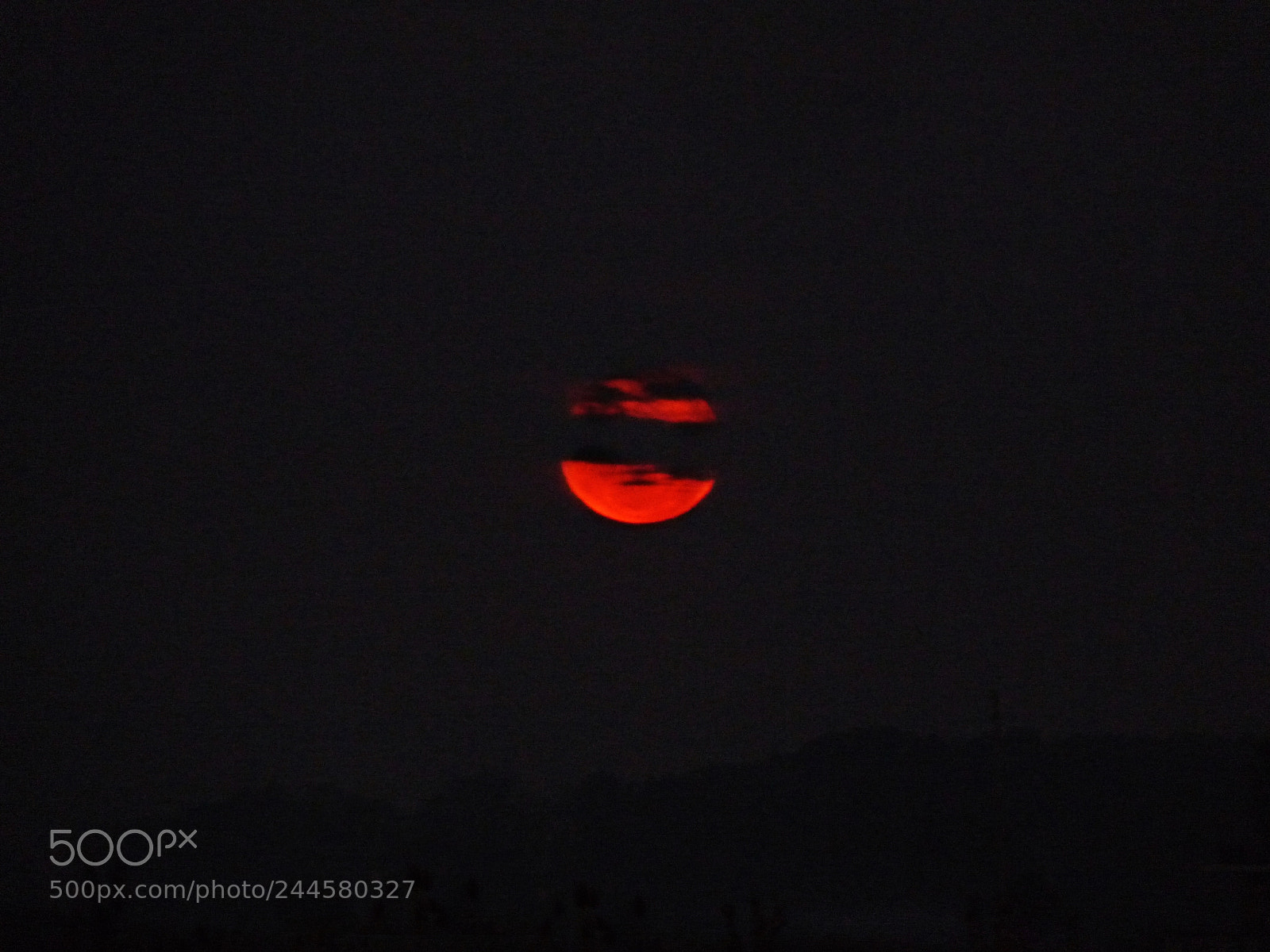 Panasonic Lumix DMC-FZ28 sample photo. Red moon photography