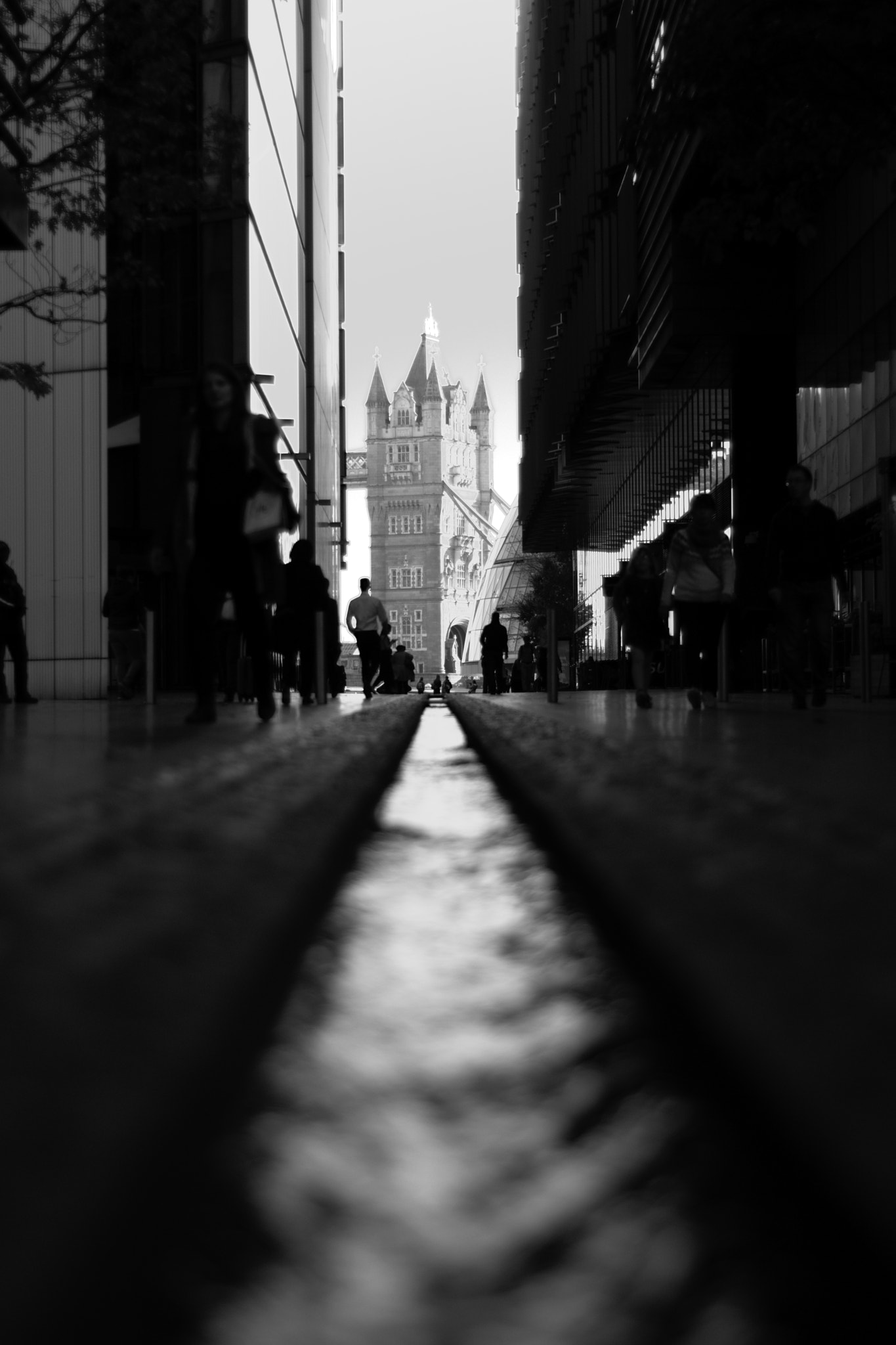 Nikon D3300 + Nikon AF Nikkor 50mm F1.8D sample photo. People's tower bridge photography