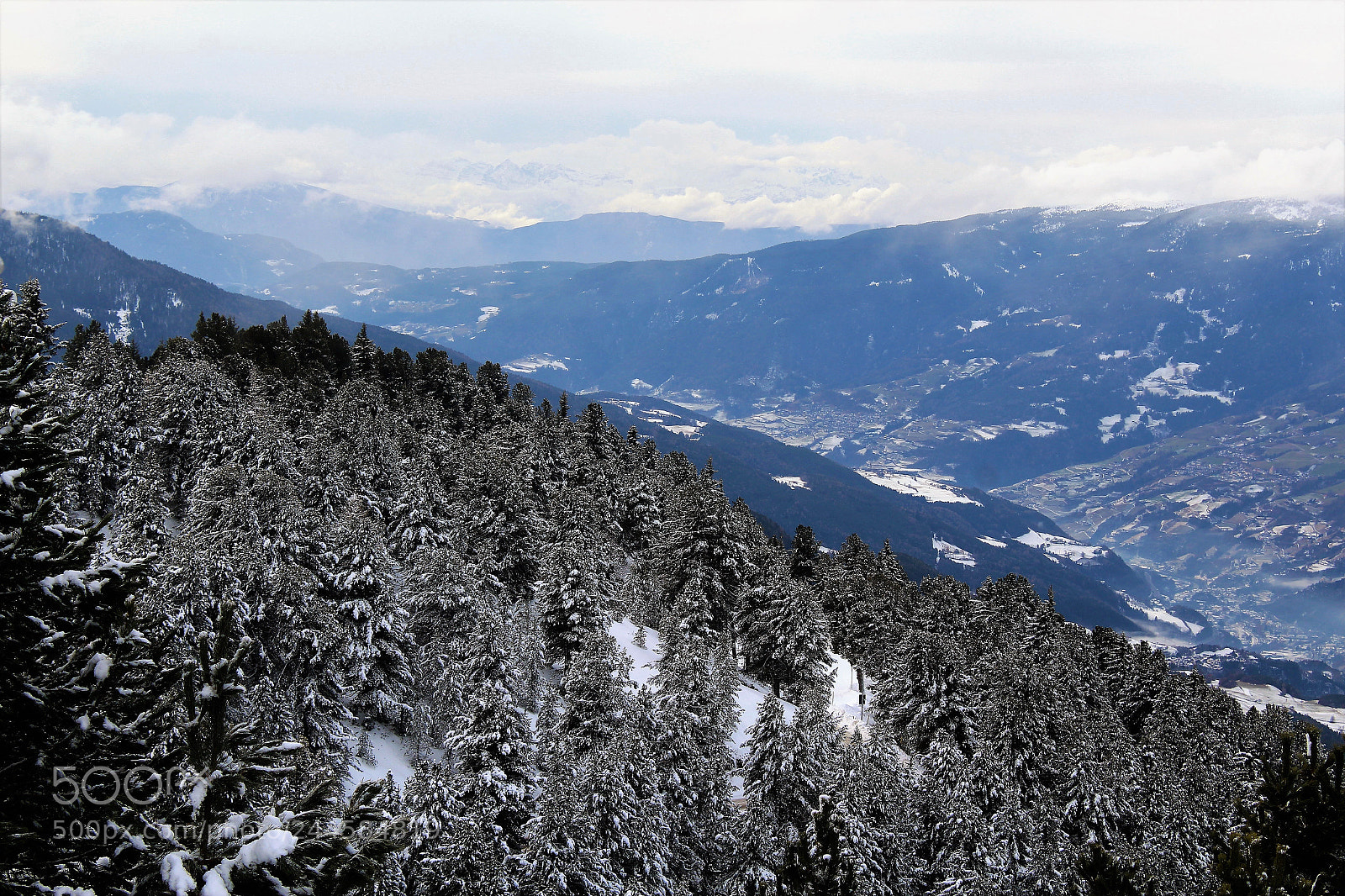 Canon EOS 1300D (EOS Rebel T6 / EOS Kiss X80) sample photo. Winter in the legendary photography