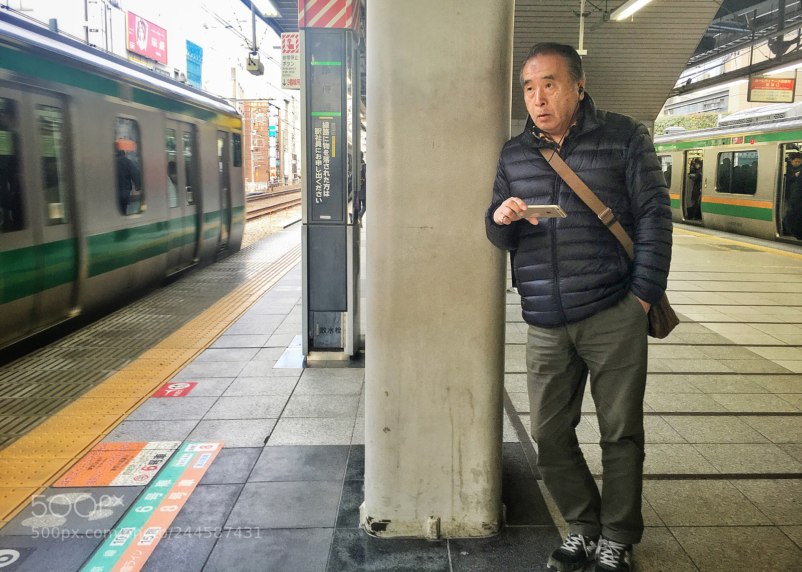 Apple iPhone 6s sample photo. Waiting for train photography