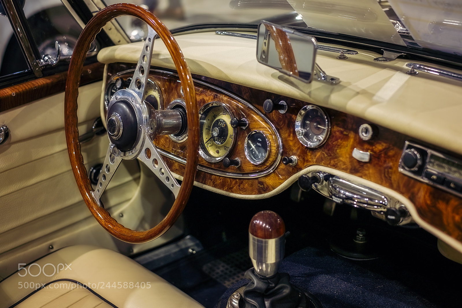 Fujifilm X-M1 sample photo. Vintage car board photography
