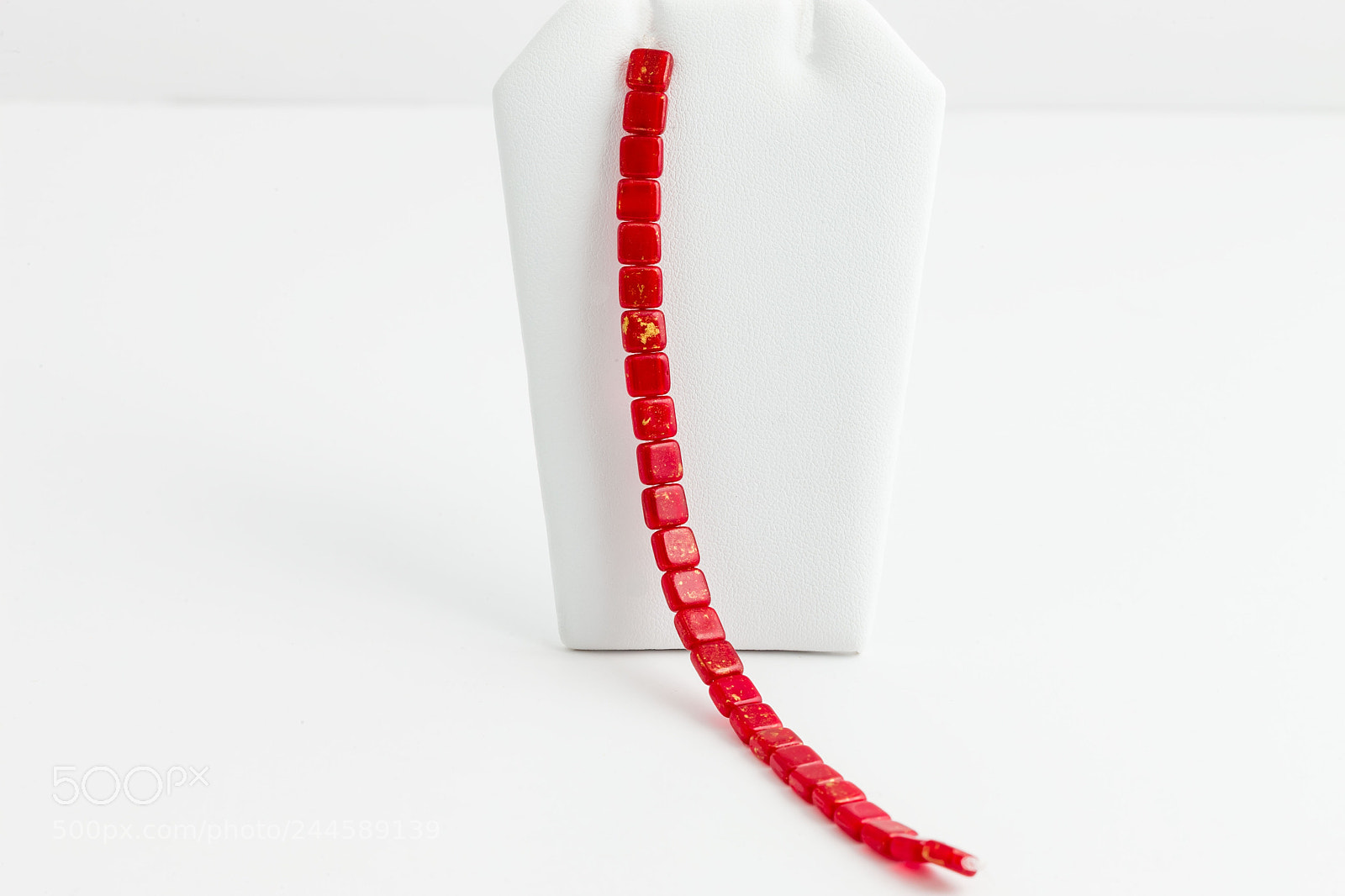 Canon EOS-1Ds Mark III sample photo. Small square red beads photography
