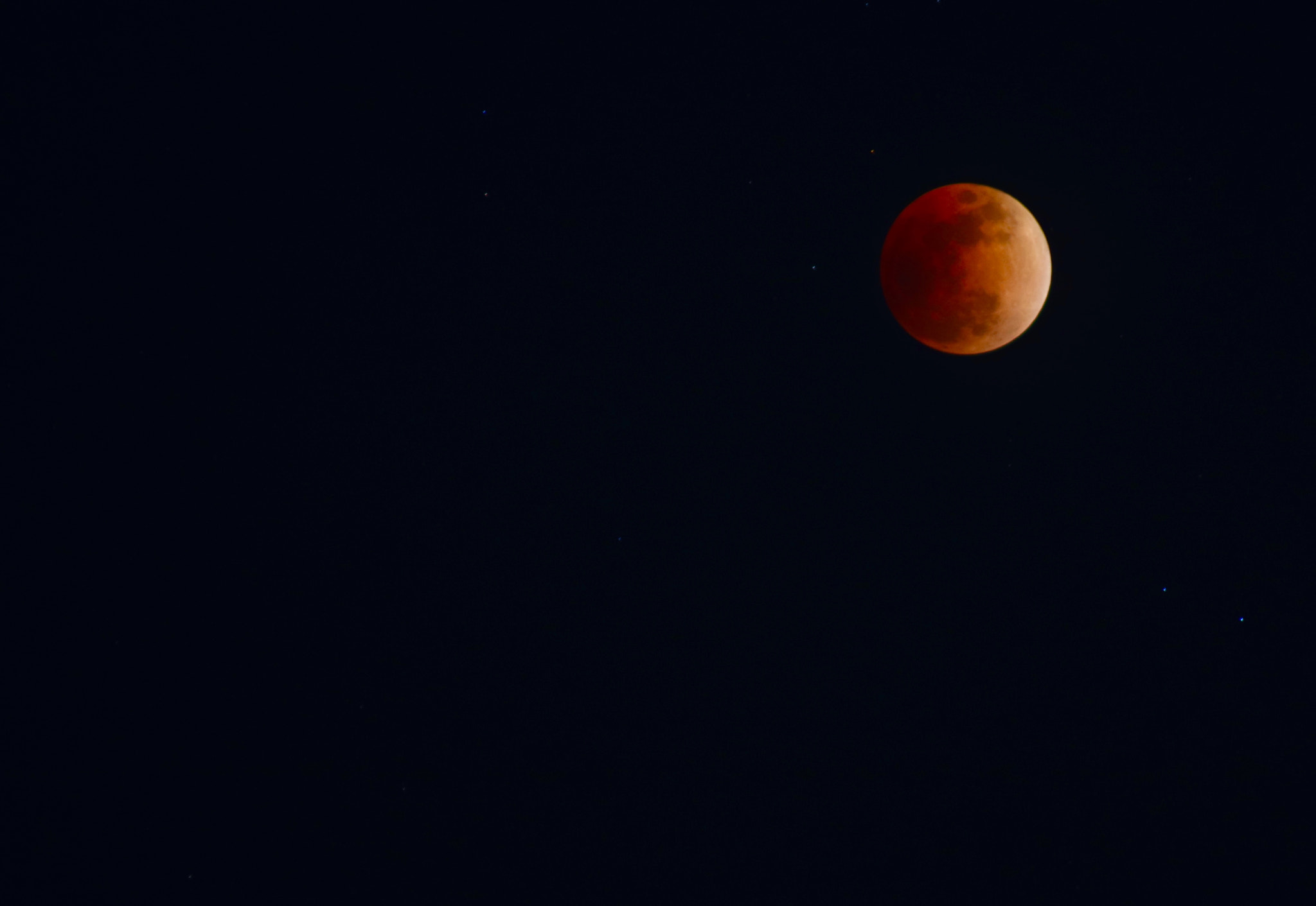 Canon EOS 200D (EOS Rebel SL2 / EOS Kiss X9) sample photo. Blood moon photography