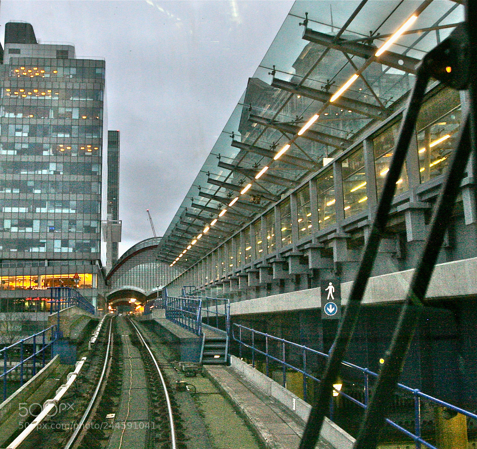 Canon EOS 30D sample photo. Driving the dlr photography