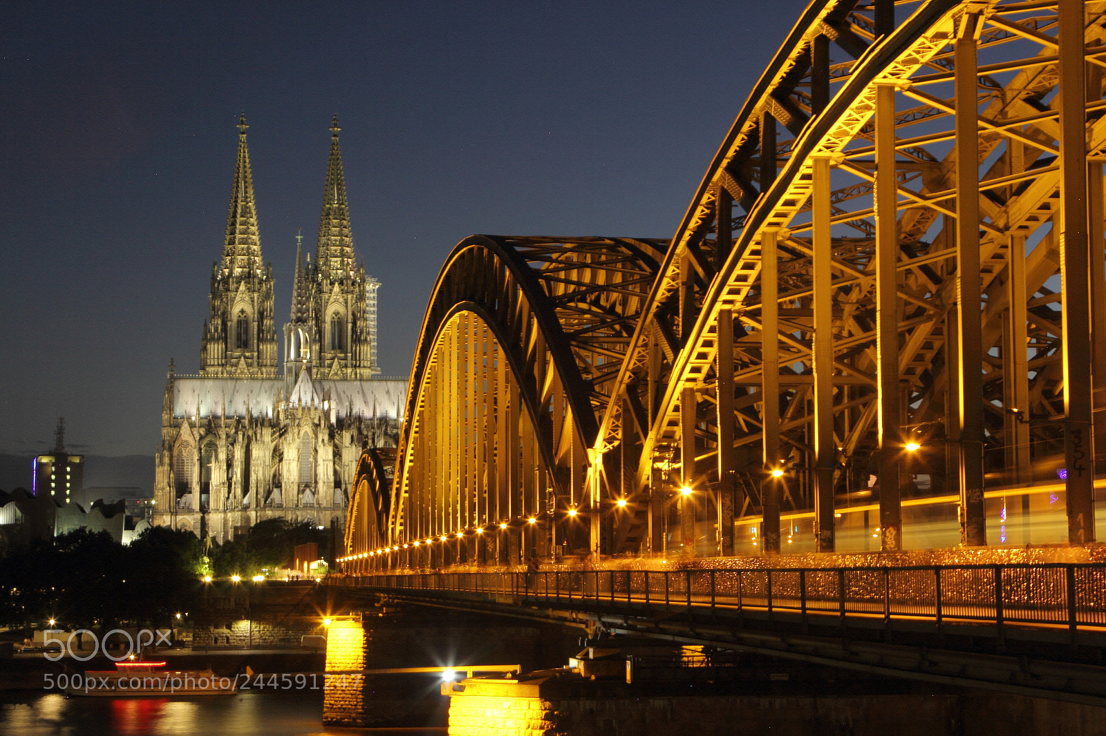 Canon EOS 60D + Canon EF 24-105mm F4L IS USM sample photo. Köln dom photography