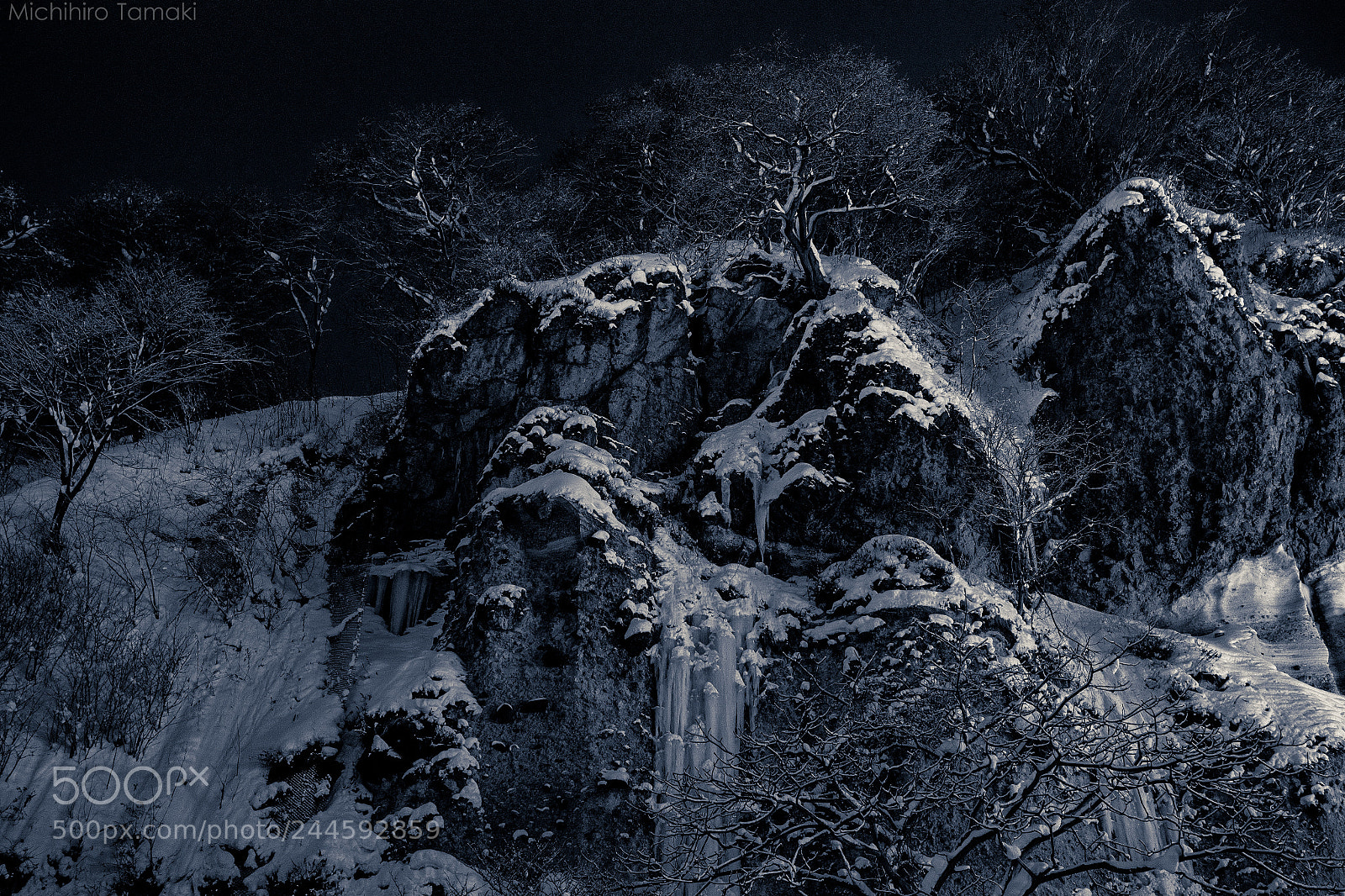 Fujifilm X-E1 sample photo. The cliff at night photography