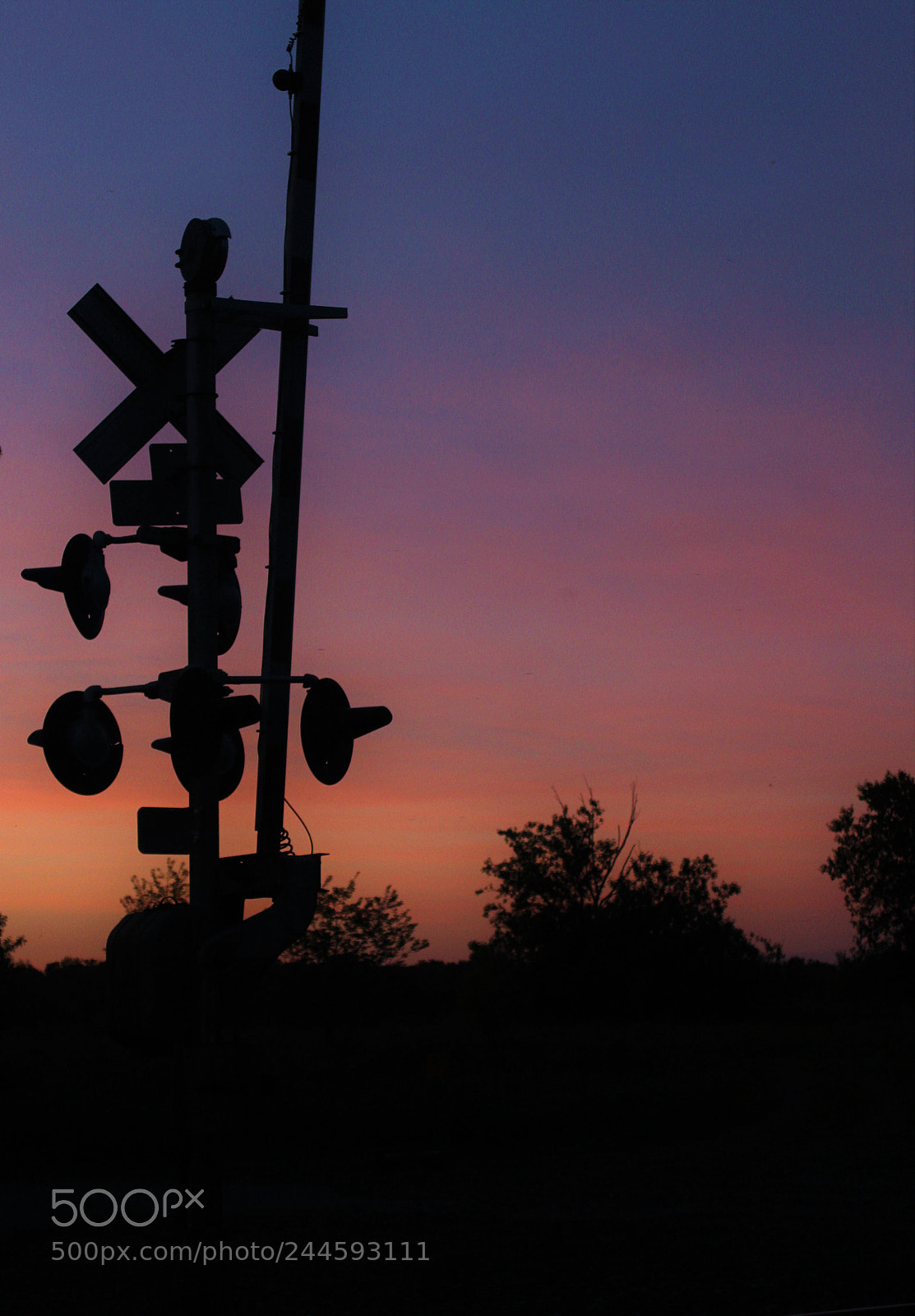 Canon EOS 1200D (EOS Rebel T5 / EOS Kiss X70 / EOS Hi) sample photo. Railroad crossing at sunset photography