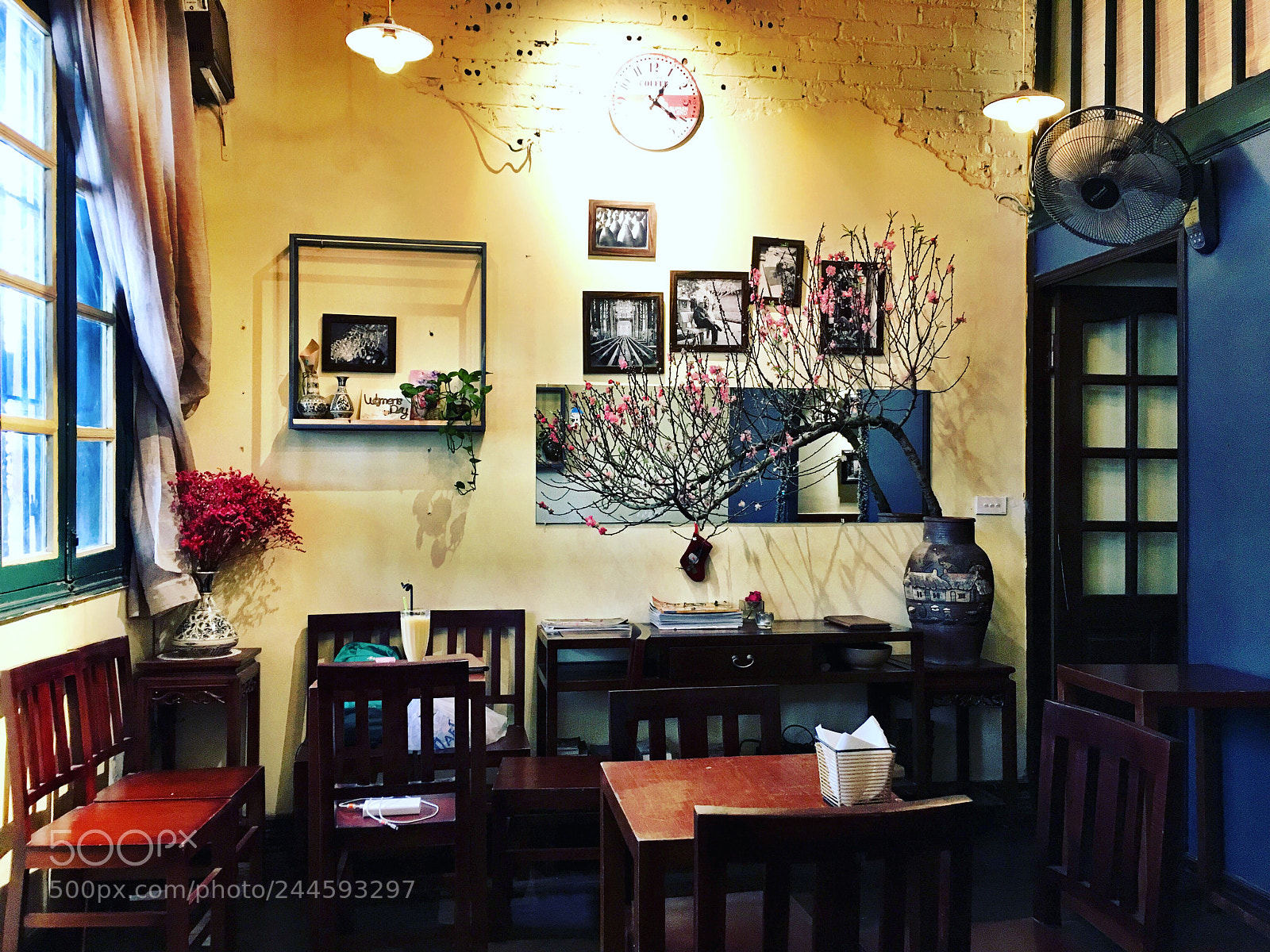 Apple iPhone 6s Plus sample photo. L’etage cafe photography