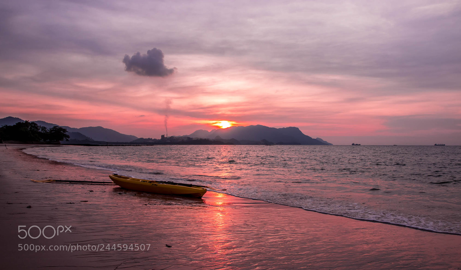 Canon EOS 77D (EOS 9000D / EOS 770D) sample photo. Boat at sunset photography