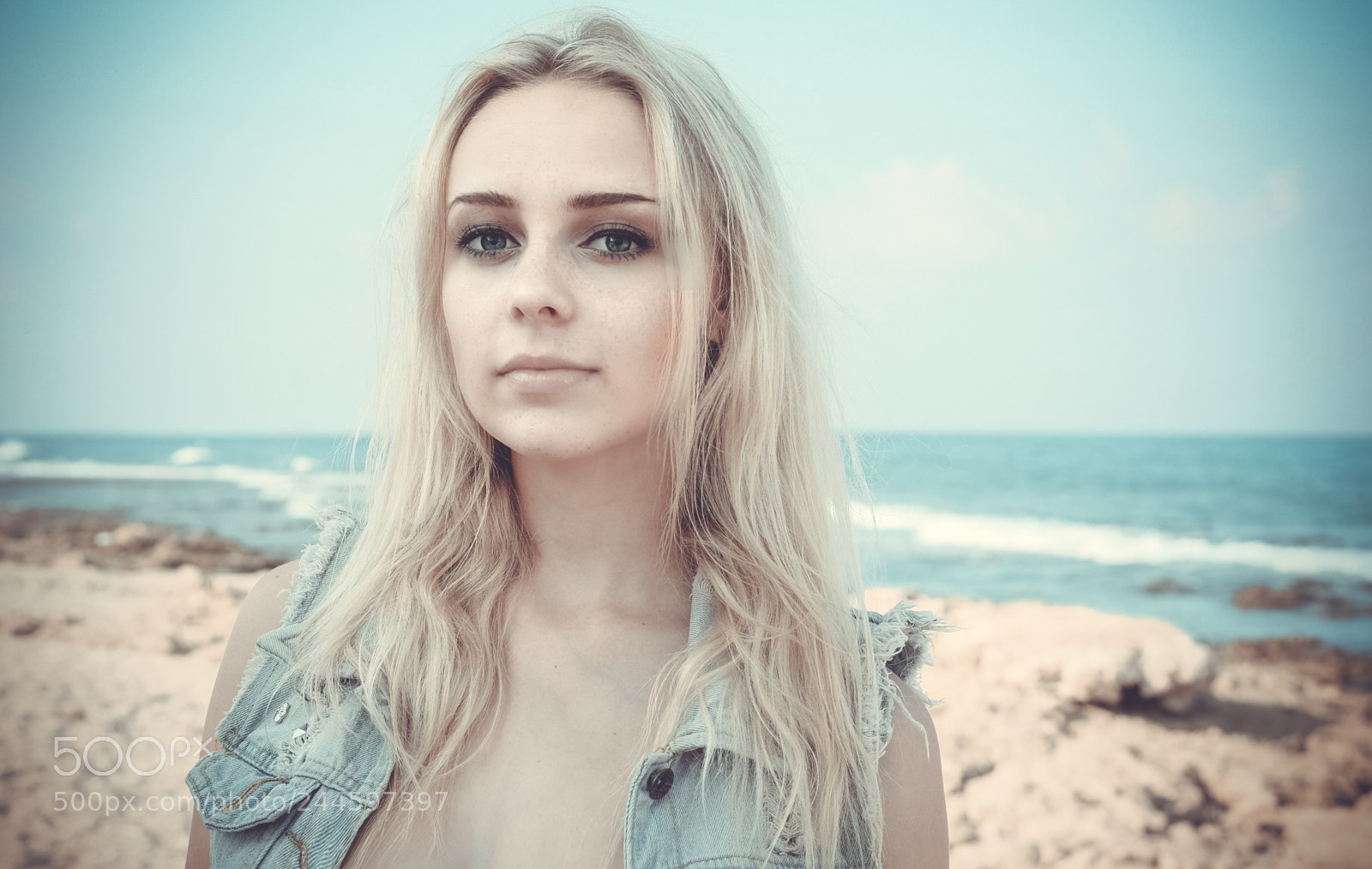 Fujifilm X-T1 sample photo. Cold colors photography