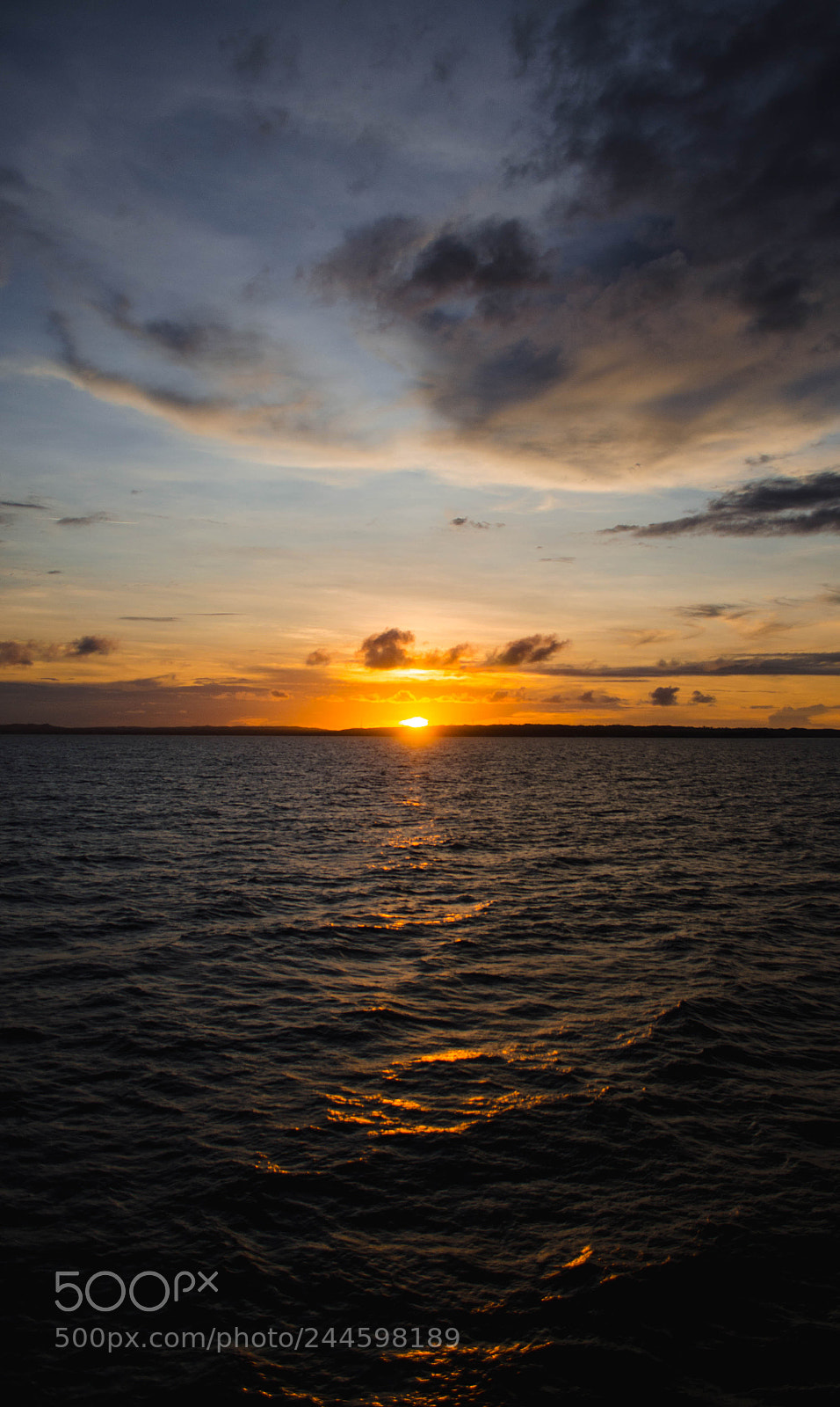 Nikon D5100 sample photo. A peeking beam of photography