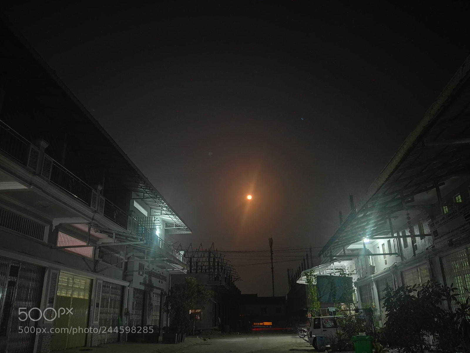HUAWEI P8 sample photo. Blood moon cambodia photography