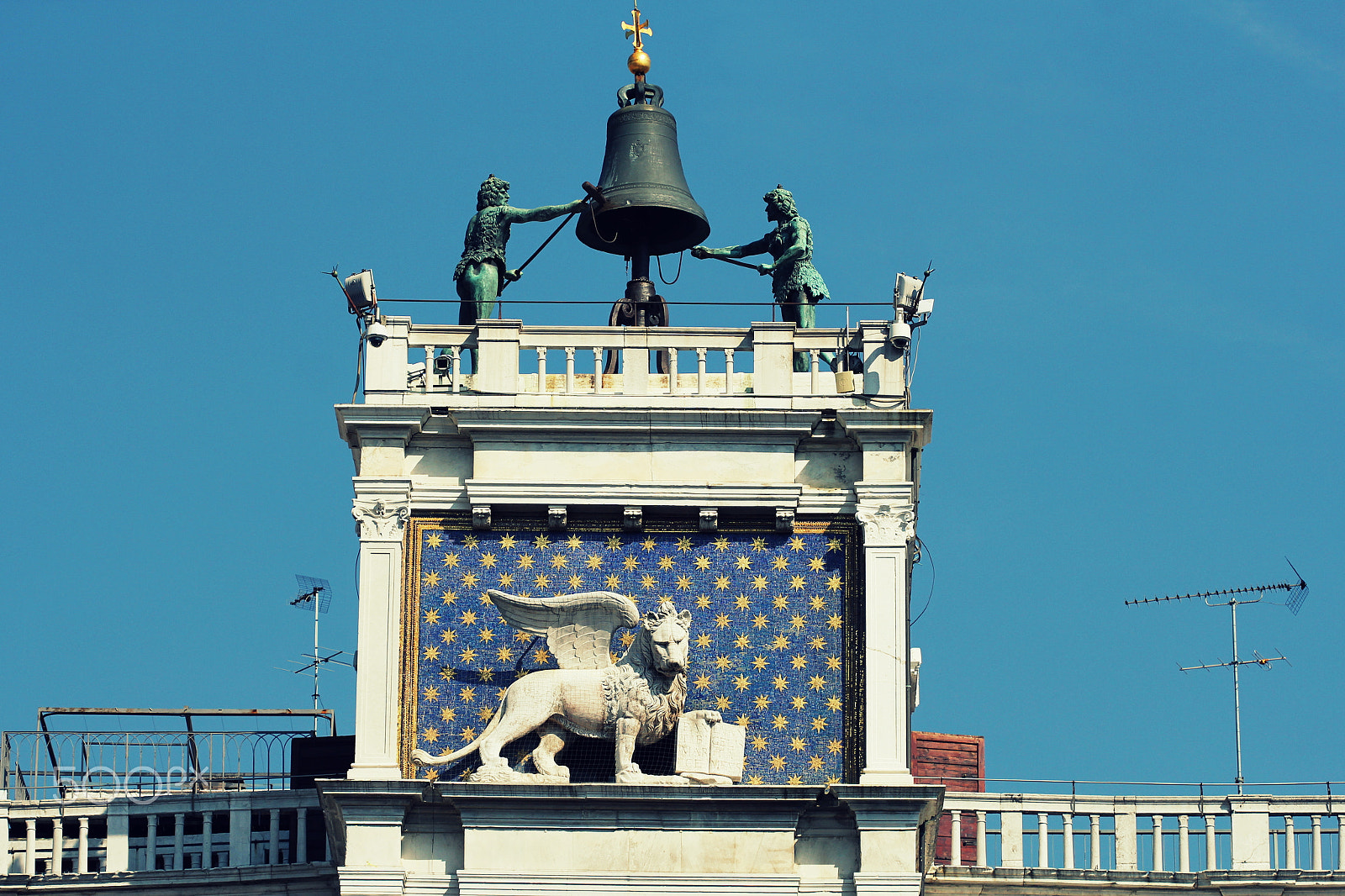 Canon EOS 550D (EOS Rebel T2i / EOS Kiss X4) + Canon EF 50mm f/1.8 sample photo. The san marco bell tower in venice, italy photography