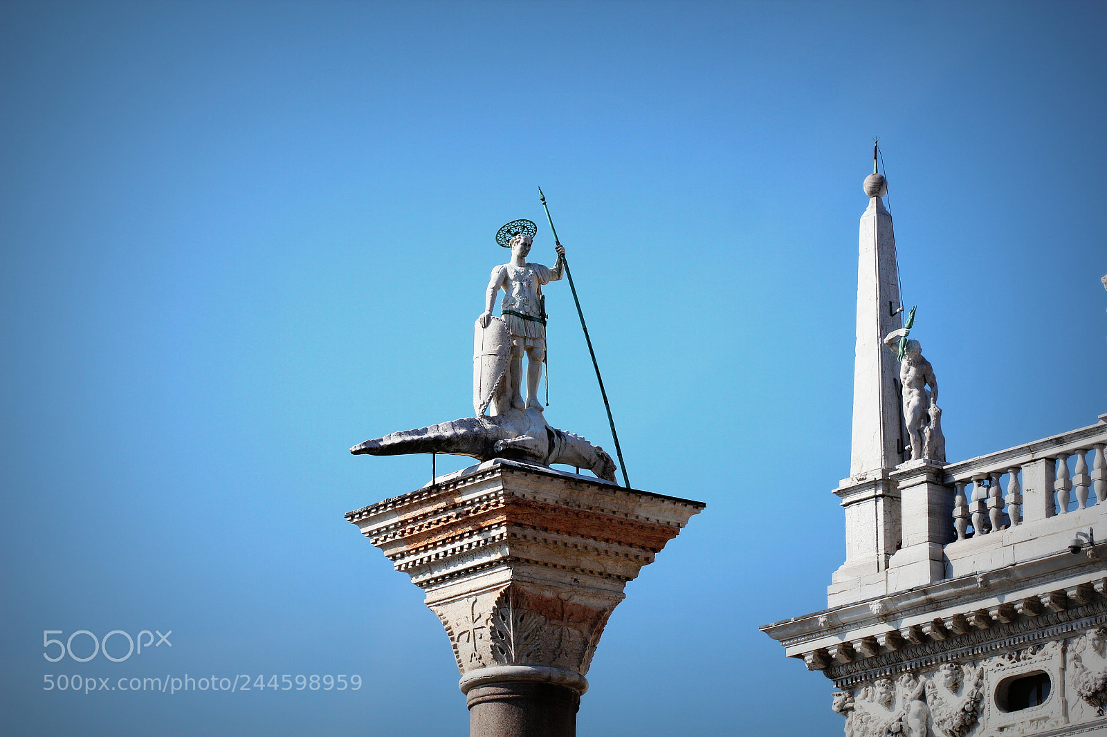 Canon EOS 550D (EOS Rebel T2i / EOS Kiss X4) sample photo. Saint theodor statue on photography