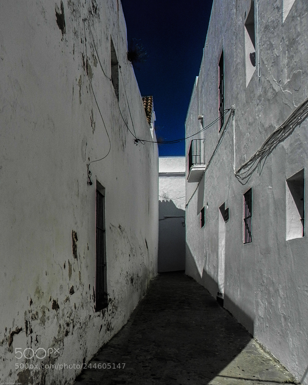 Nikon Coolpix P100 sample photo. Callejon brutal photography