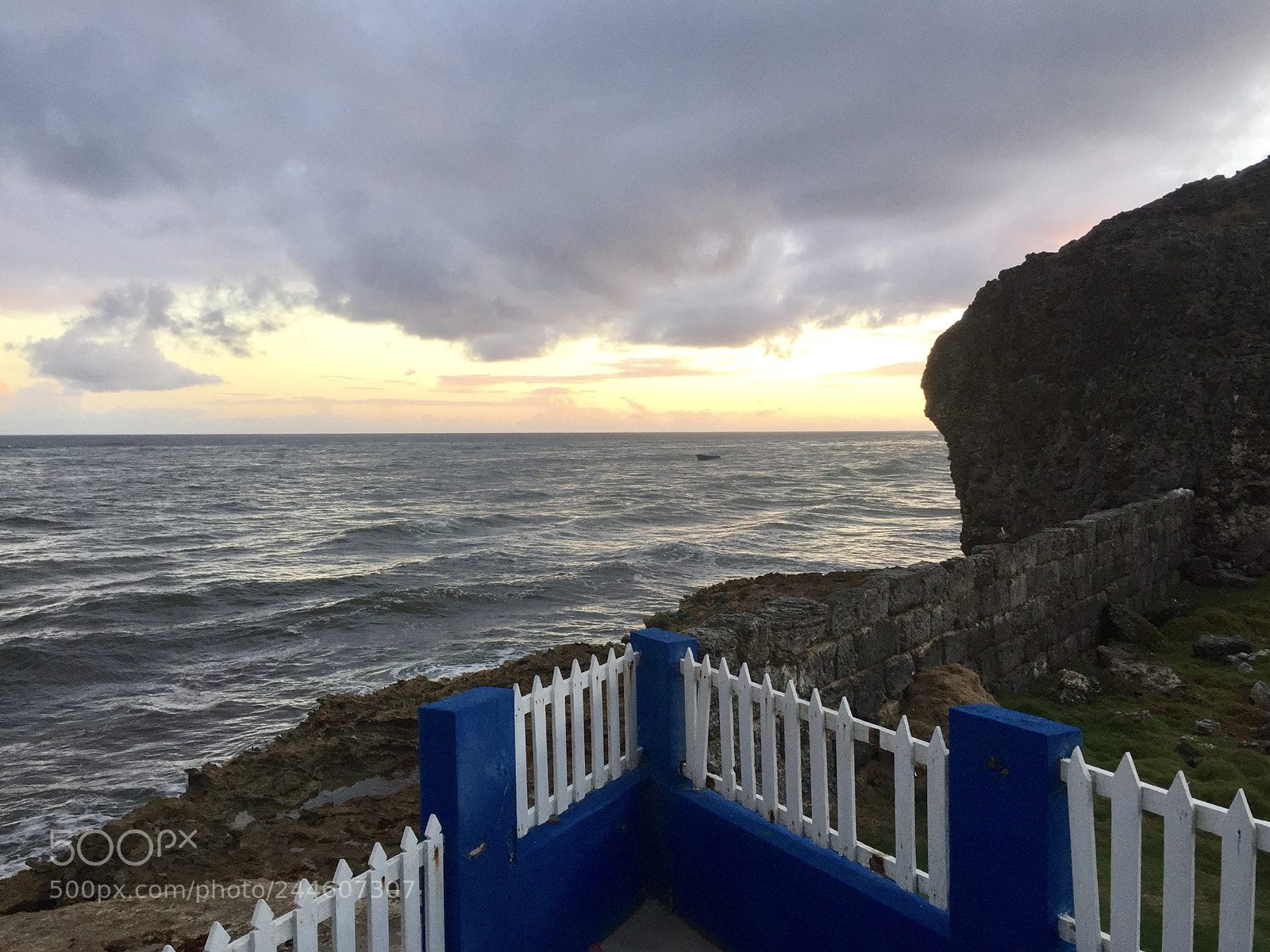 Apple iPhone 6 sample photo. The picket fence photography