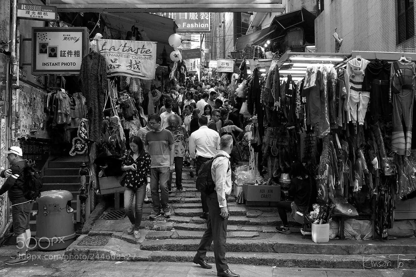 Olympus OM-D E-M5 II sample photo. Crowd on the rock photography