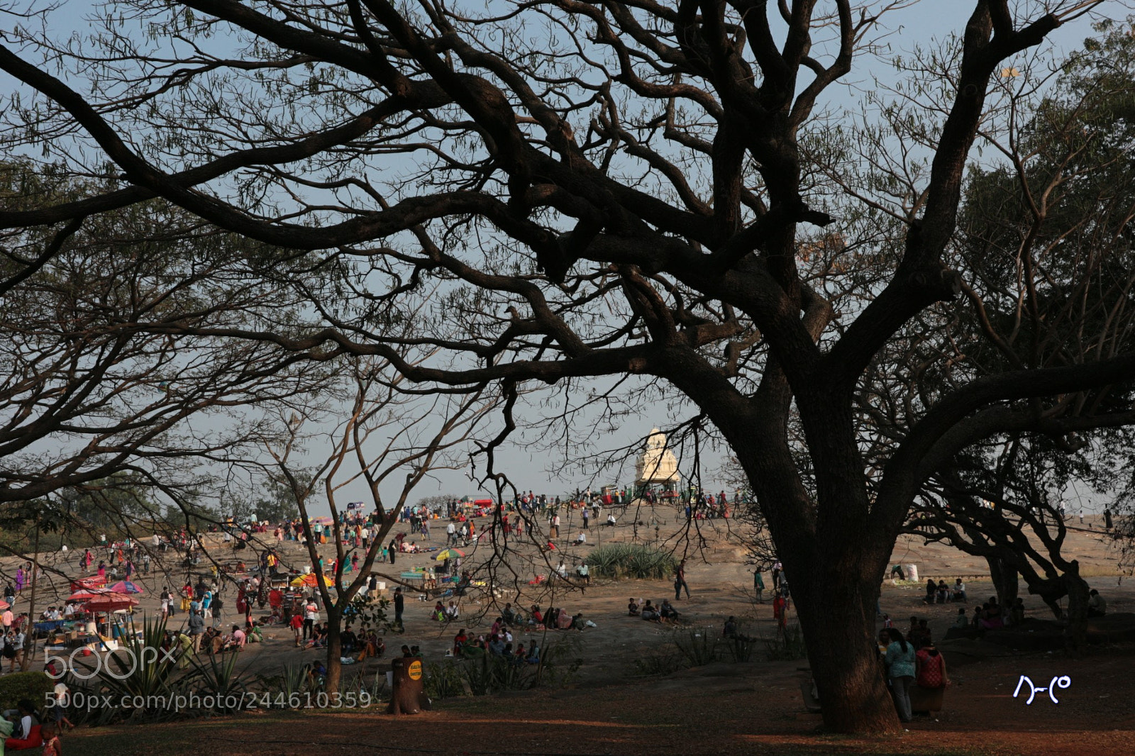 Canon EOS M10 sample photo. Assembly on iconic hill photography