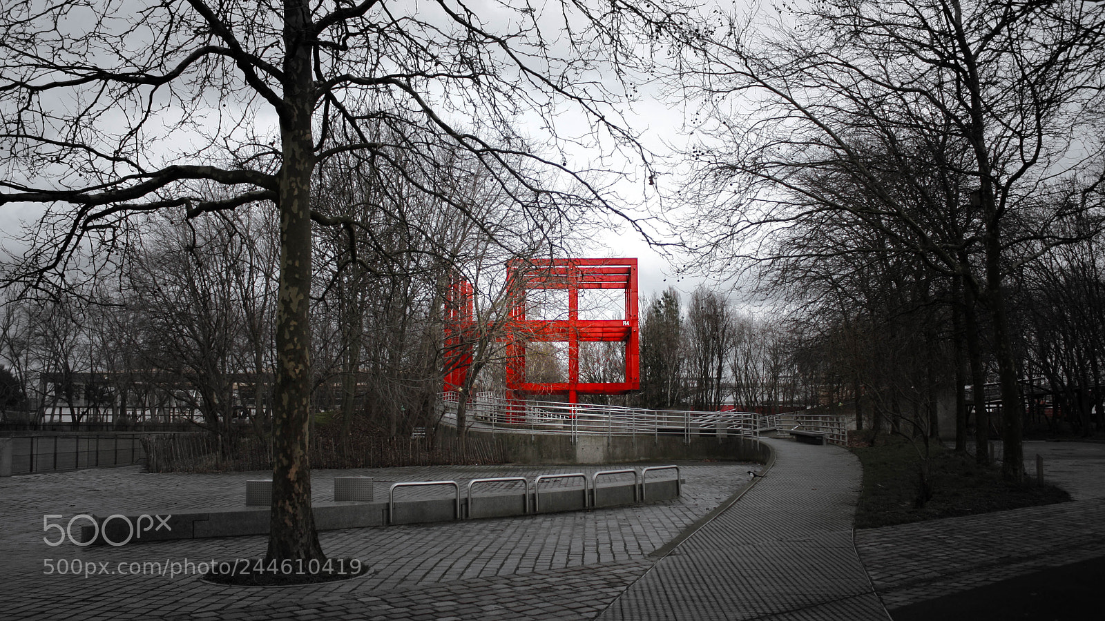 Canon EOS 450D (EOS Rebel XSi / EOS Kiss X2) sample photo. The red cage photography