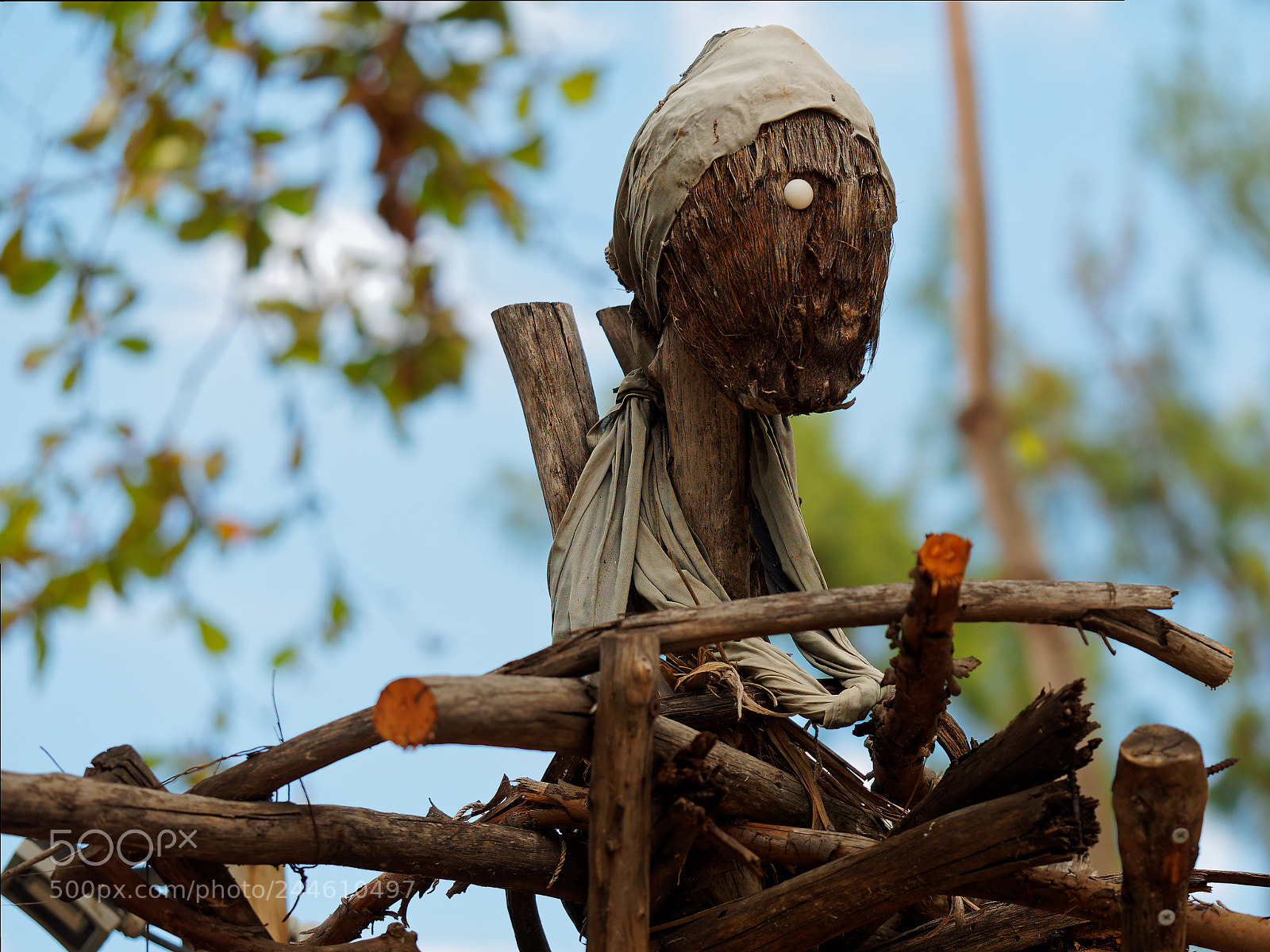 Olympus OM-D E-M10 II sample photo. Statue photography