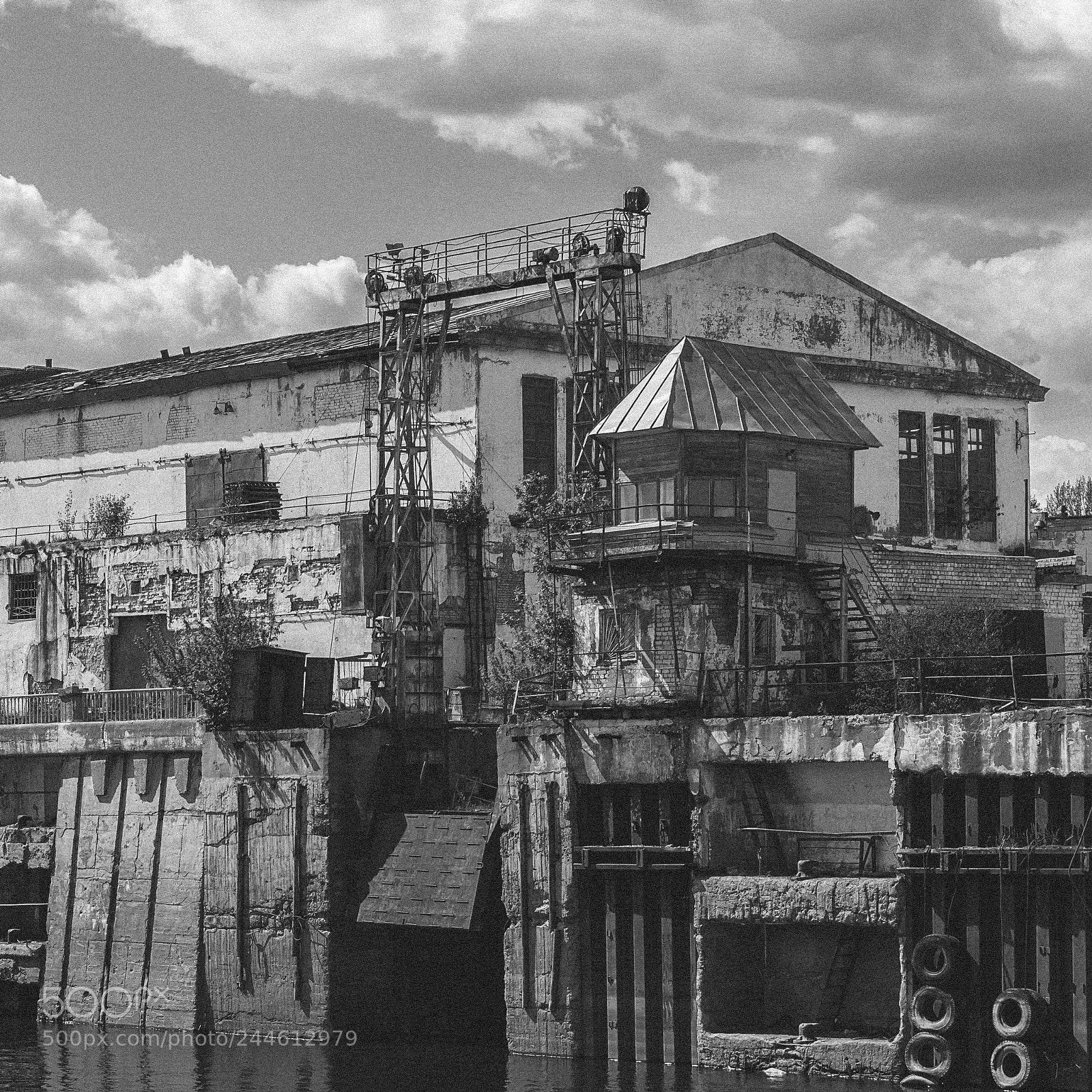 Canon EOS 550D (EOS Rebel T2i / EOS Kiss X4) sample photo. Old port warehouse photography