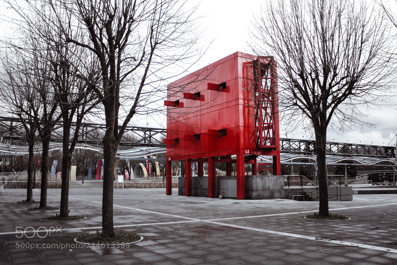 Canon EOS 450D (EOS Rebel XSi / EOS Kiss X2) sample photo. The red cage photography