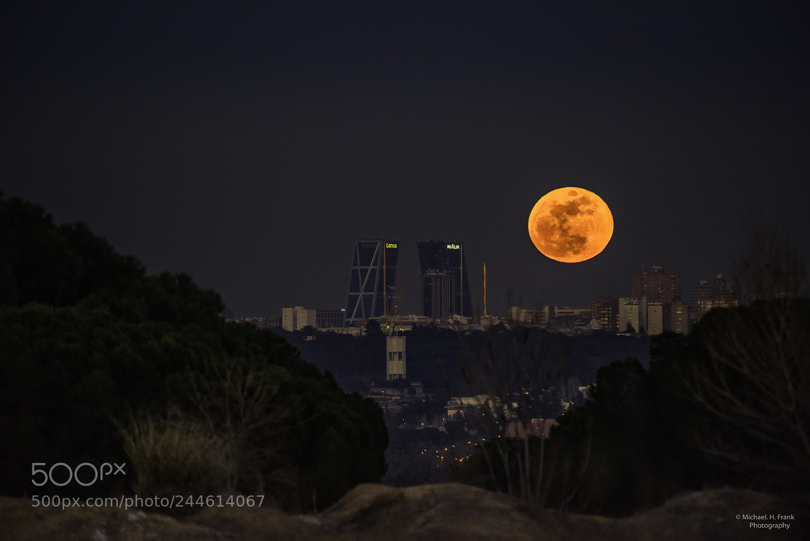 Nikon D810 sample photo. Super luna sobre madrid photography