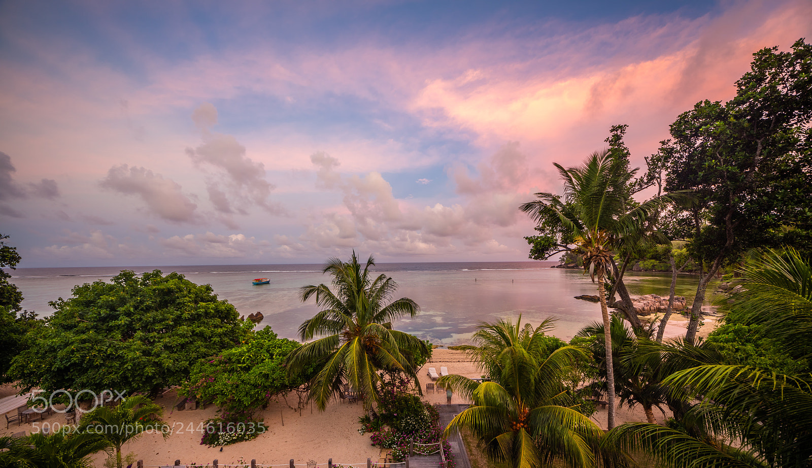 Canon EOS 5DS R sample photo. Vu de hotel crown photography