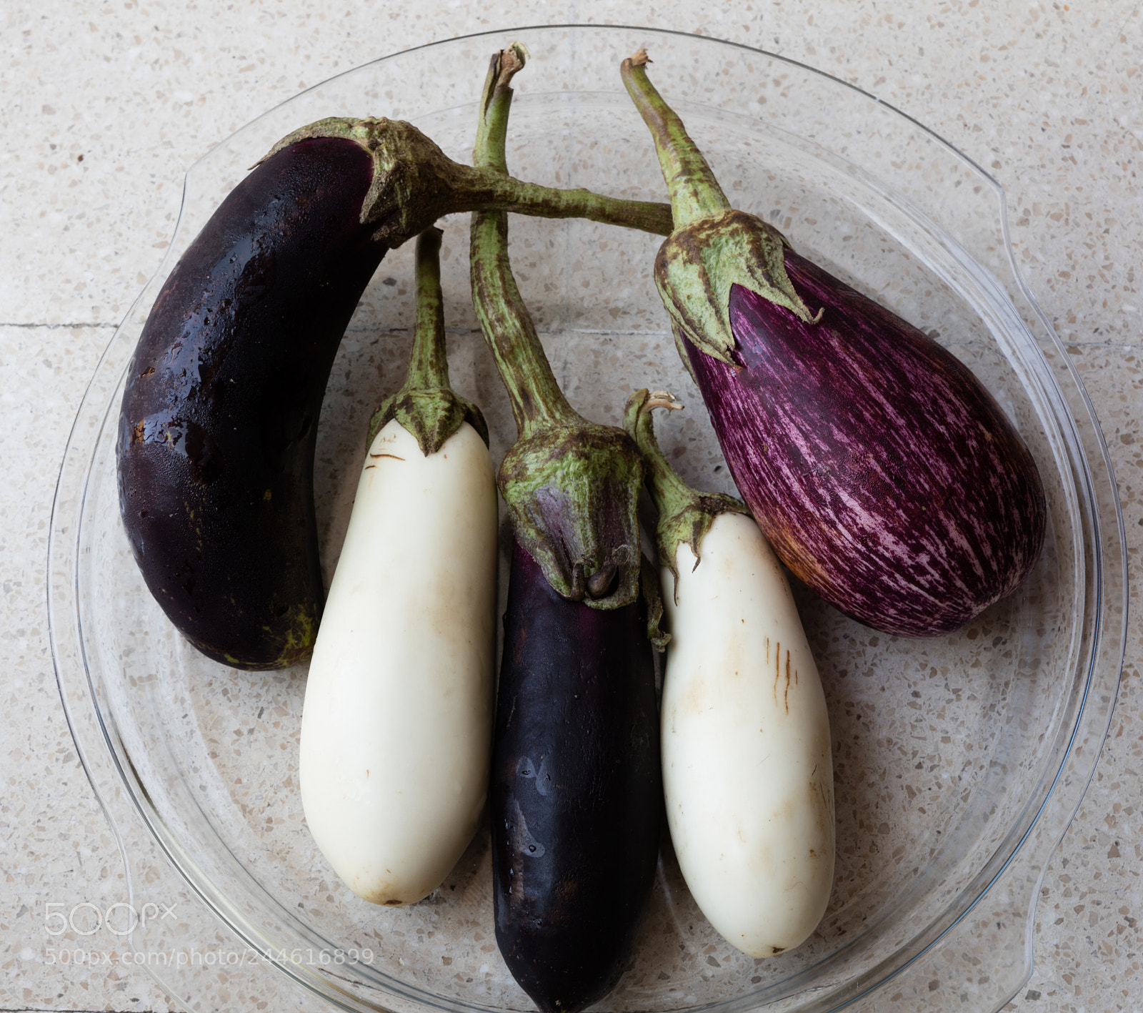 Canon EOS 5DS R sample photo. Black and white aubergines photography