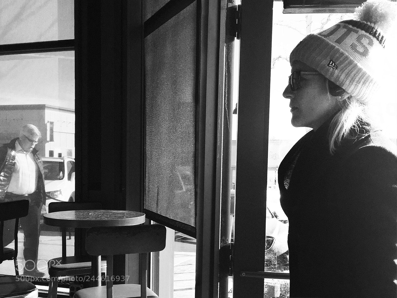 Apple iPhone 6 Plus sample photo. Entering starbucks photography