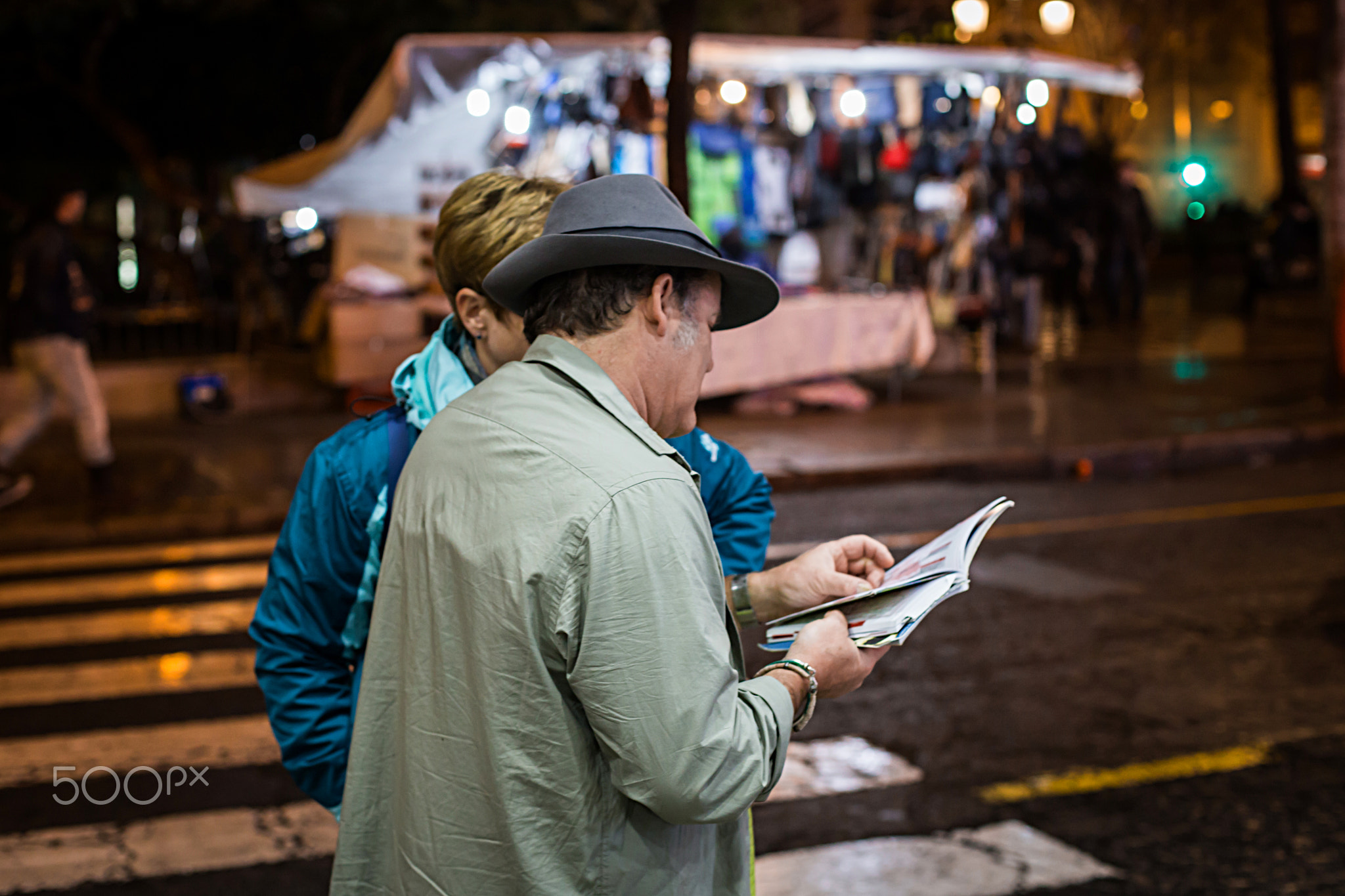 Man helping to a tourist to find a location