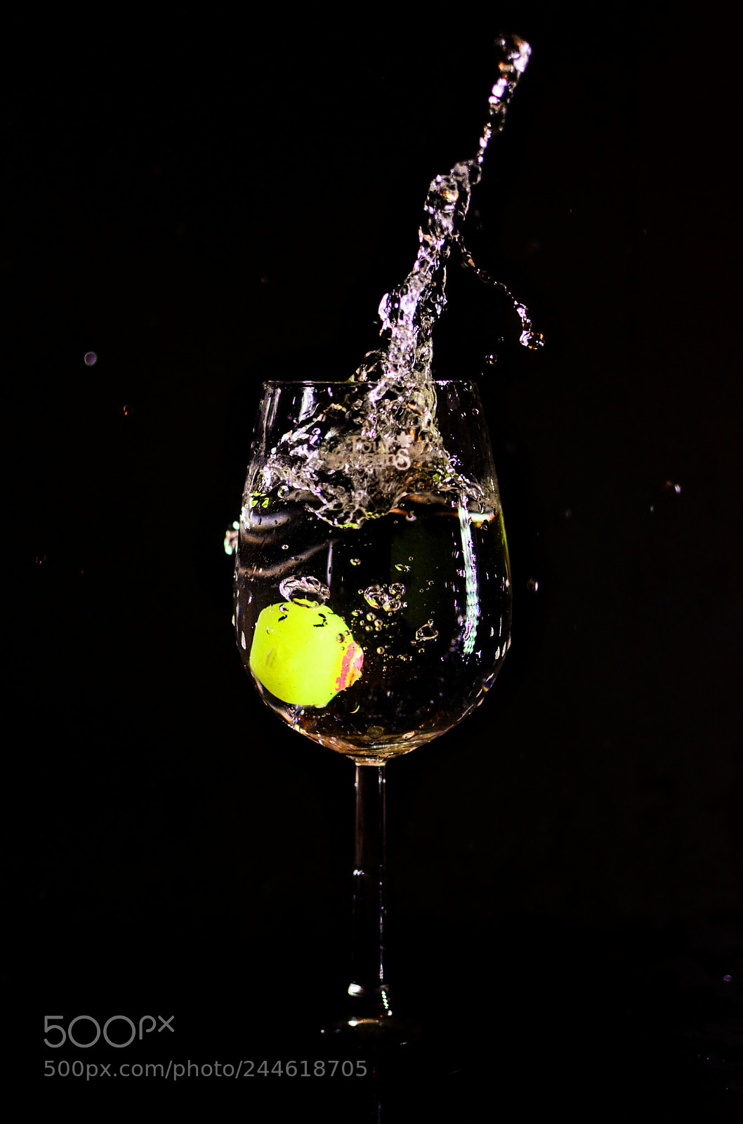 Nikon D5200 + Nikon AF-S DX Nikkor 35mm F1.8G sample photo. Motion freeze photography