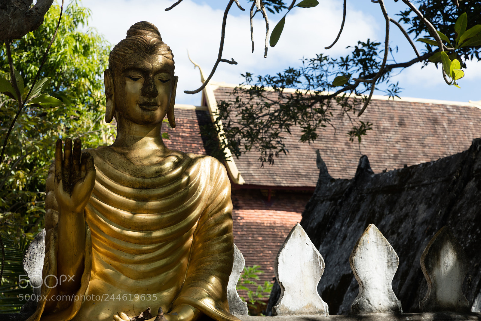 Canon EOS 5DS R sample photo. Temple in luang prabang photography