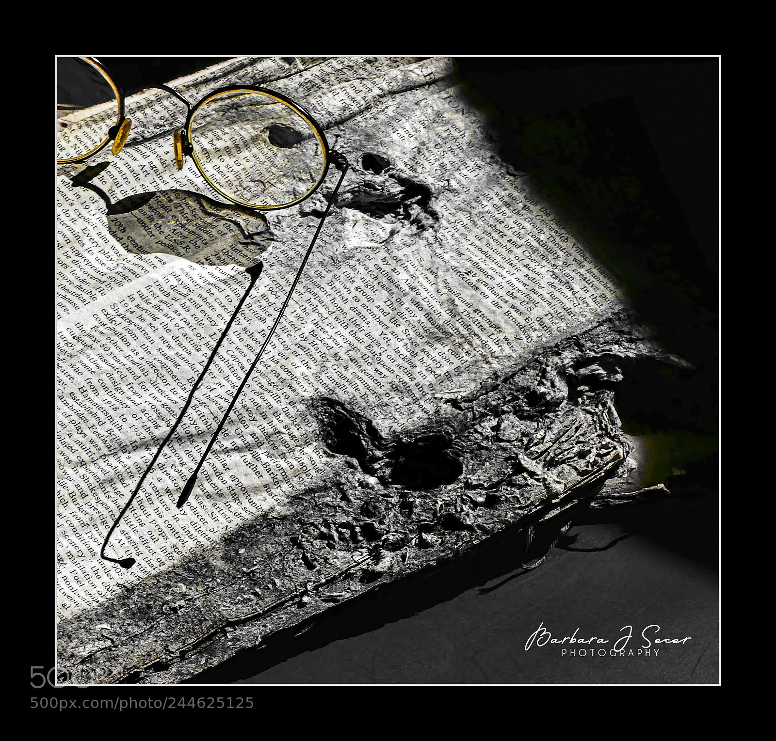 Panasonic Lumix DMC-FZ300 sample photo. An old story photography