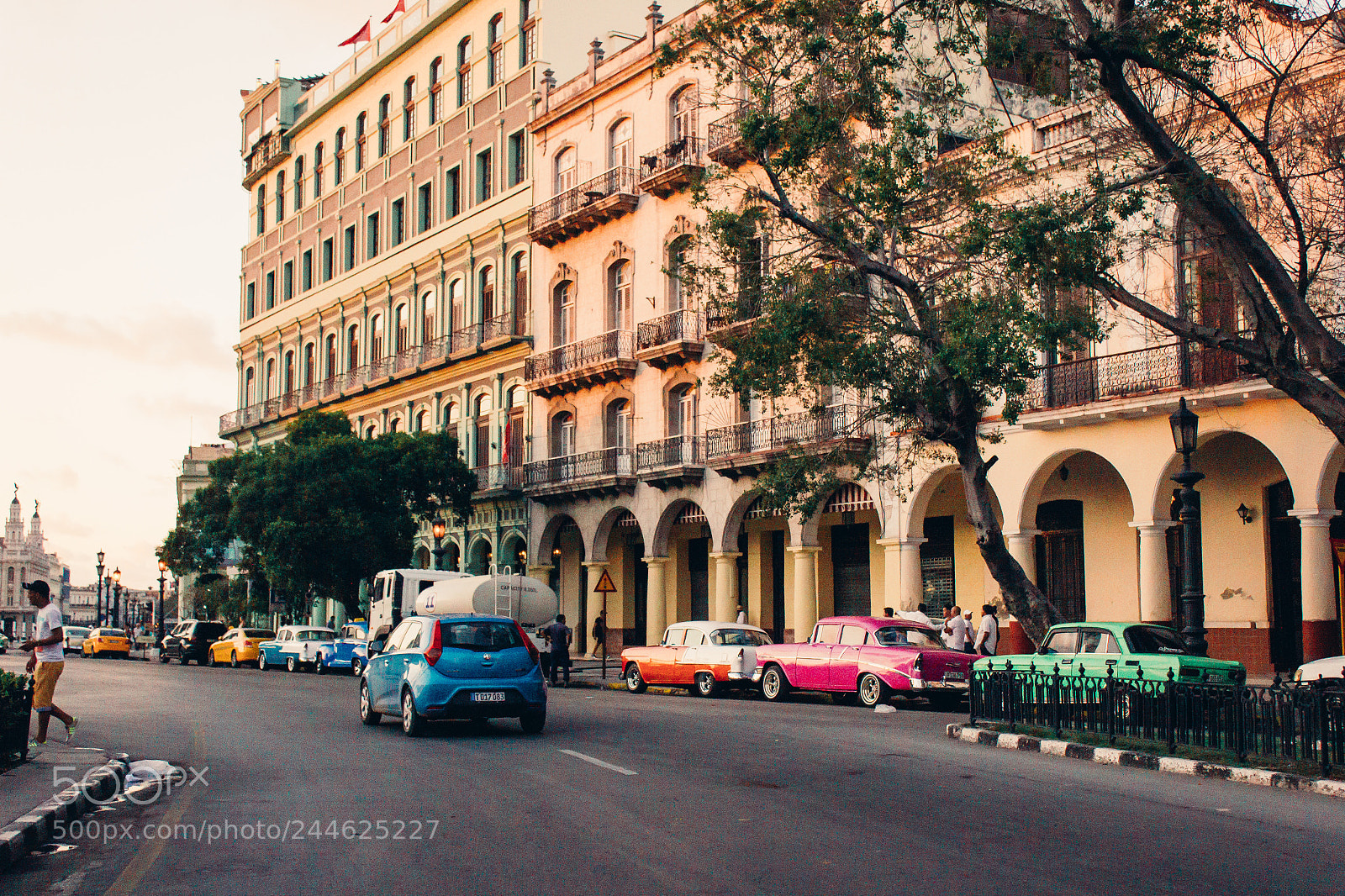 Canon EOS 550D (EOS Rebel T2i / EOS Kiss X4) sample photo. Habana streets photography