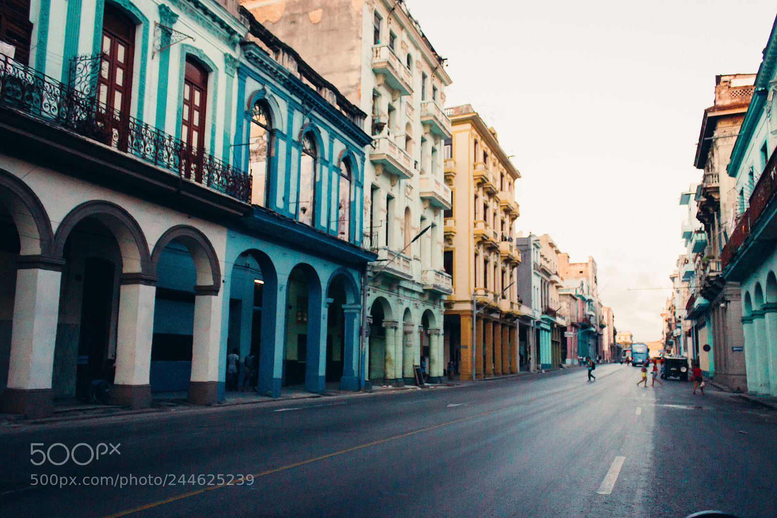 Canon EOS 550D (EOS Rebel T2i / EOS Kiss X4) sample photo. Habana streets photography