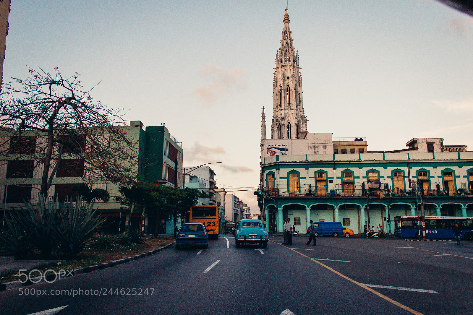 Canon EOS 550D (EOS Rebel T2i / EOS Kiss X4) sample photo. Habana streets photography