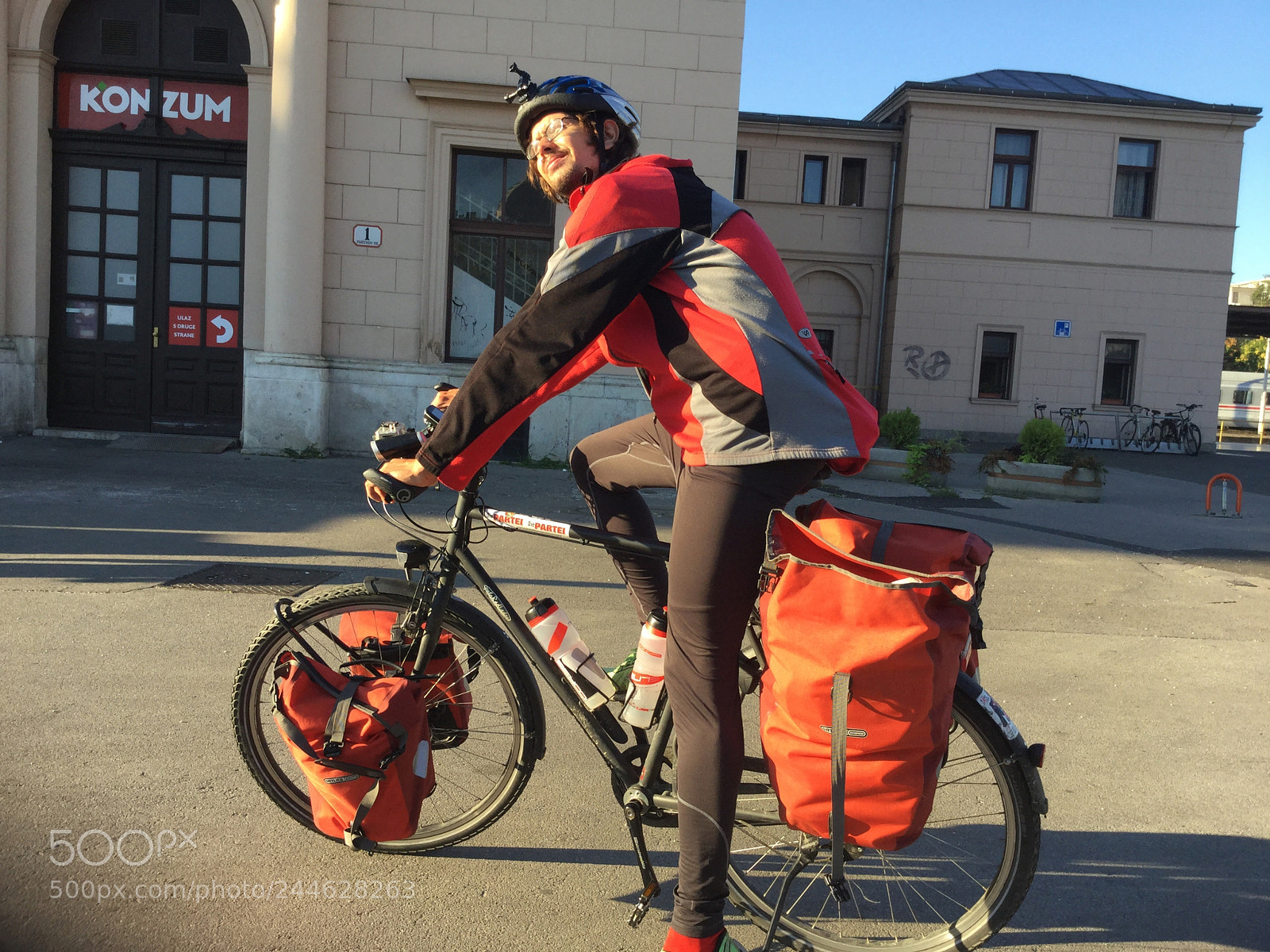 Apple iPad Air 2 sample photo. Vorm bahnhof in zagreb photography